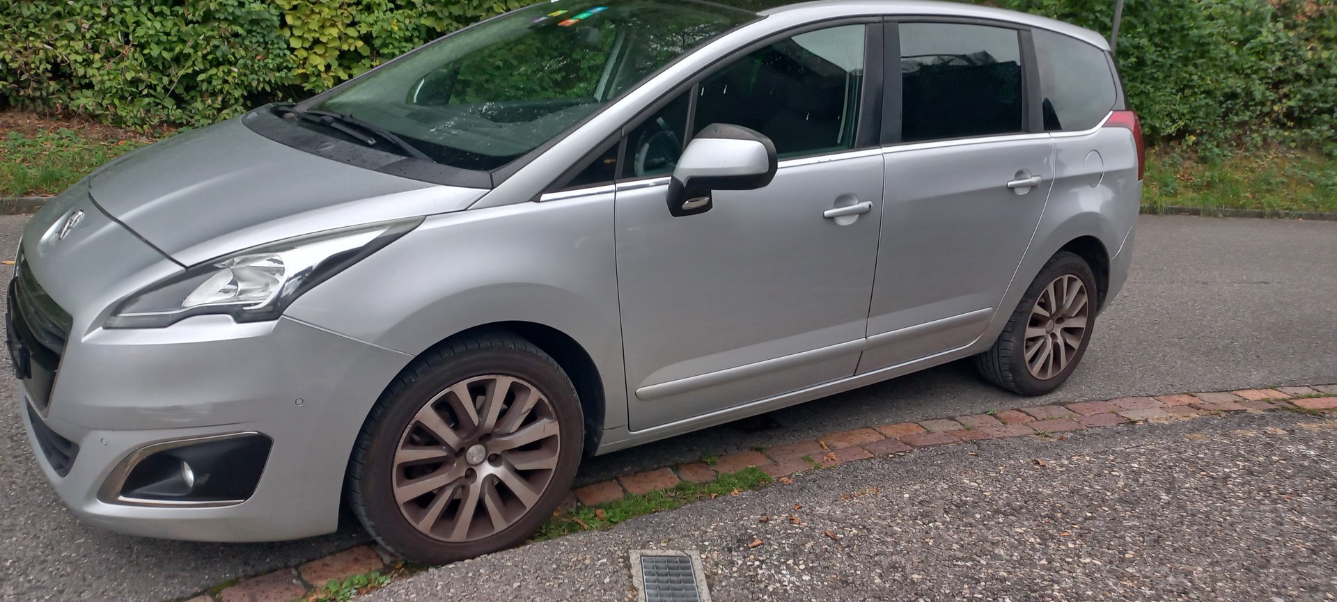 PEUGEOT 5008 2.0 HDI Allure Tiptronic-image-7