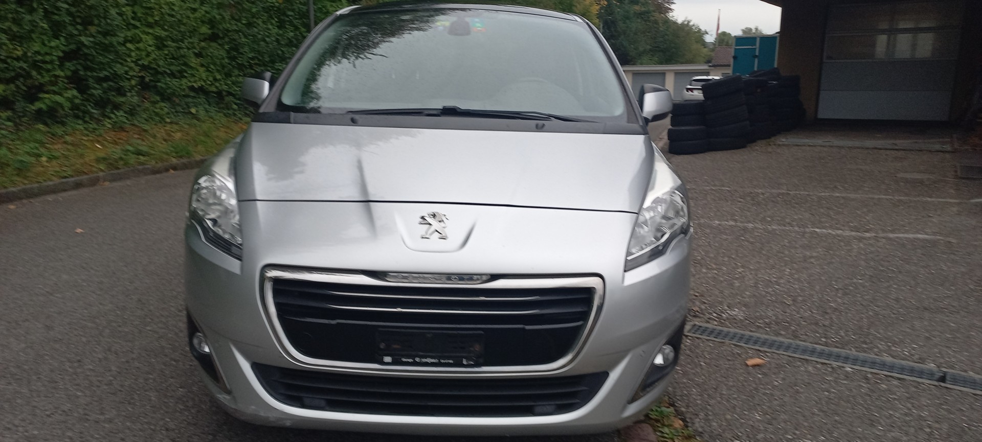 PEUGEOT 5008 2.0 HDI Allure Tiptronic-image-2