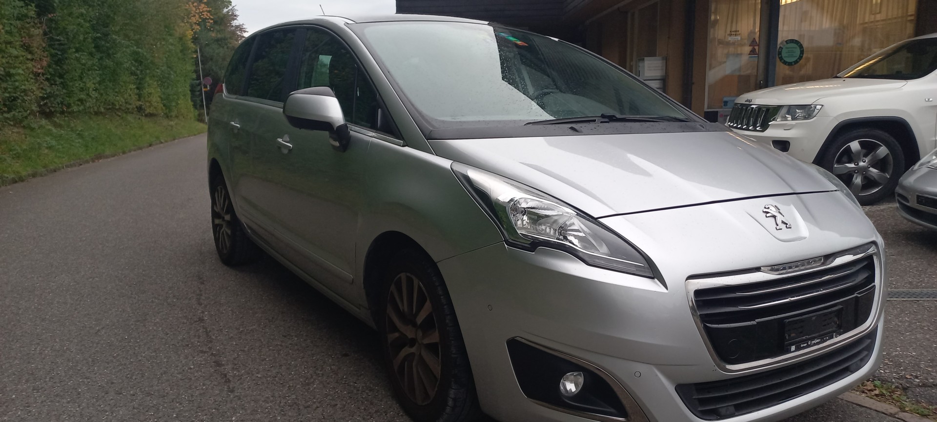 PEUGEOT 5008 2.0 HDI Allure Tiptronic-image-1