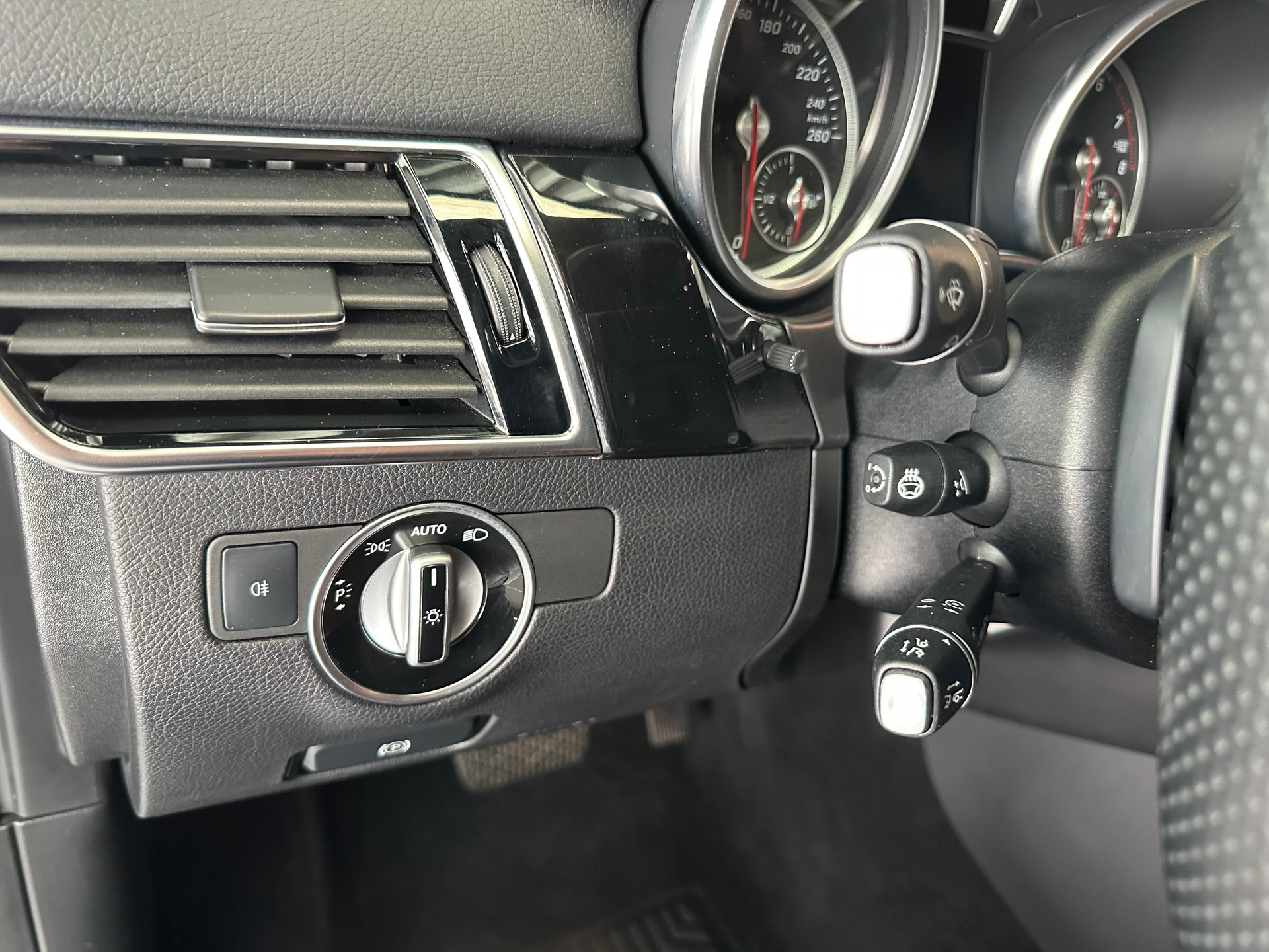 MERCEDES-BENZ GLE 500 V8 Coupé-image-14