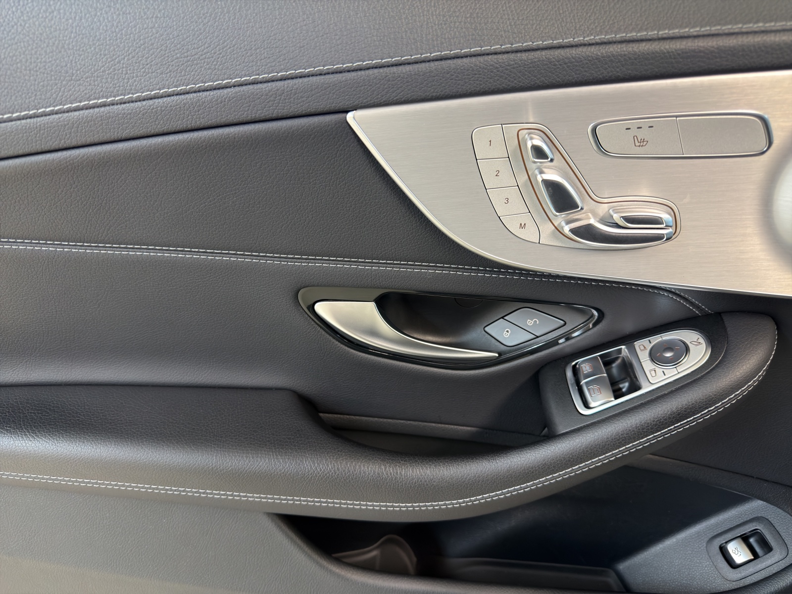 MERCEDES-BENZ C 200 AMG Line 4Matic-image-8