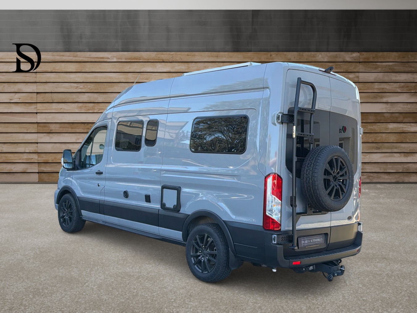 FORD ETRUSCO CF600DF / DIESEL 170 CV AUTOMATIQUE / PANNEAUX SOLAIRES / CROCHET D'ATTELAGE / JANTES SPECIALES 18''-image-4