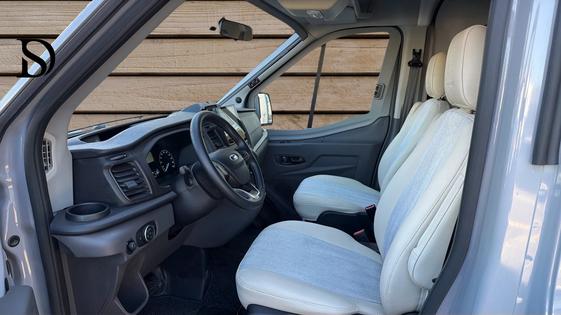 FORD ETRUSCO CF600DF / DIESEL 170 CV AUTOMATIQUE / PANNEAUX SOLAIRES / CROCHET D'ATTELAGE / JANTES SPECIALES 18''-image-8