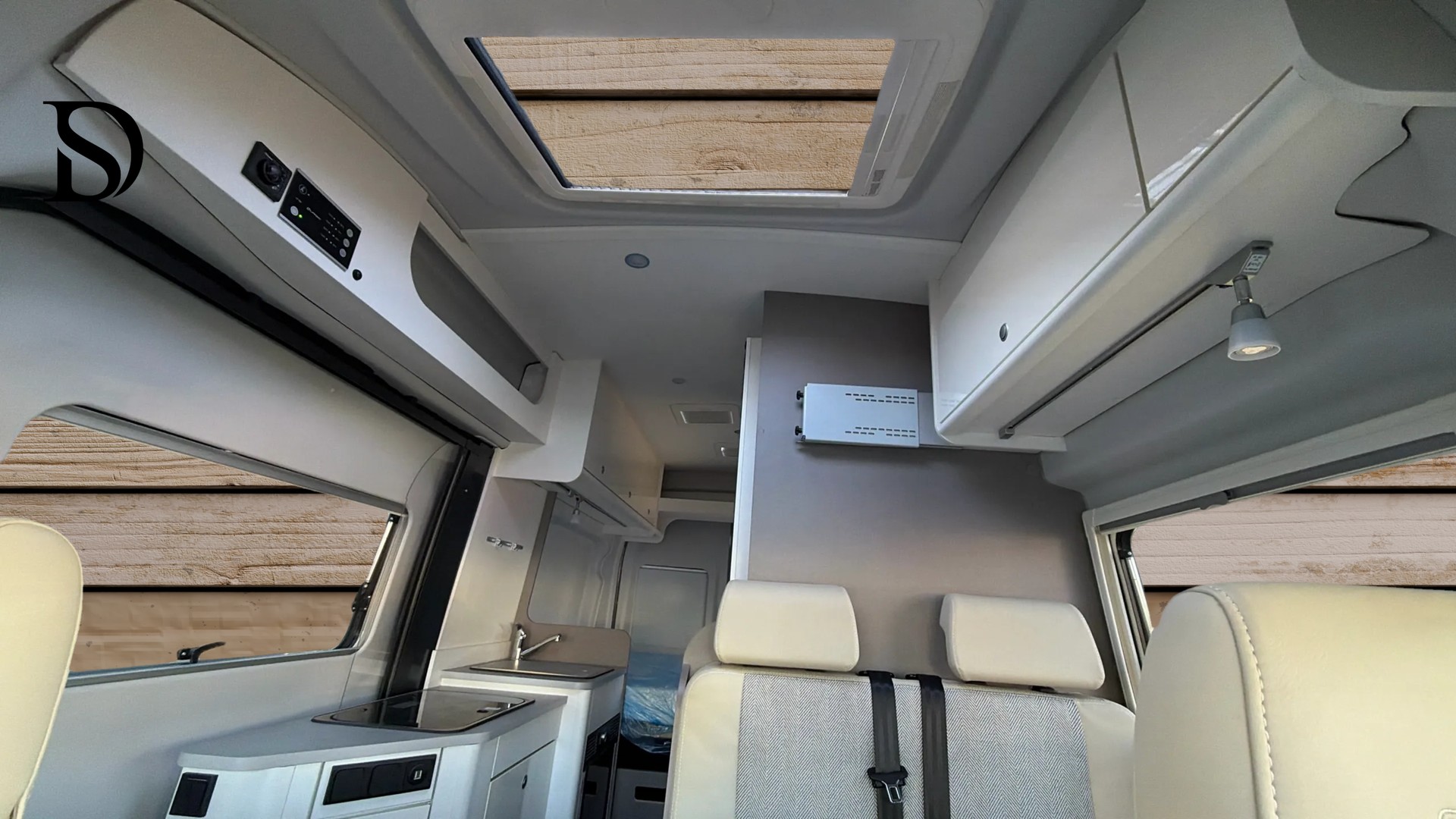 FORD ETRUSCO CF600DF / DIESEL 170 CV AUTOMATIQUE / PANNEAUX SOLAIRES / CROCHET D'ATTELAGE / JANTES SPECIALES 18''-image-19
