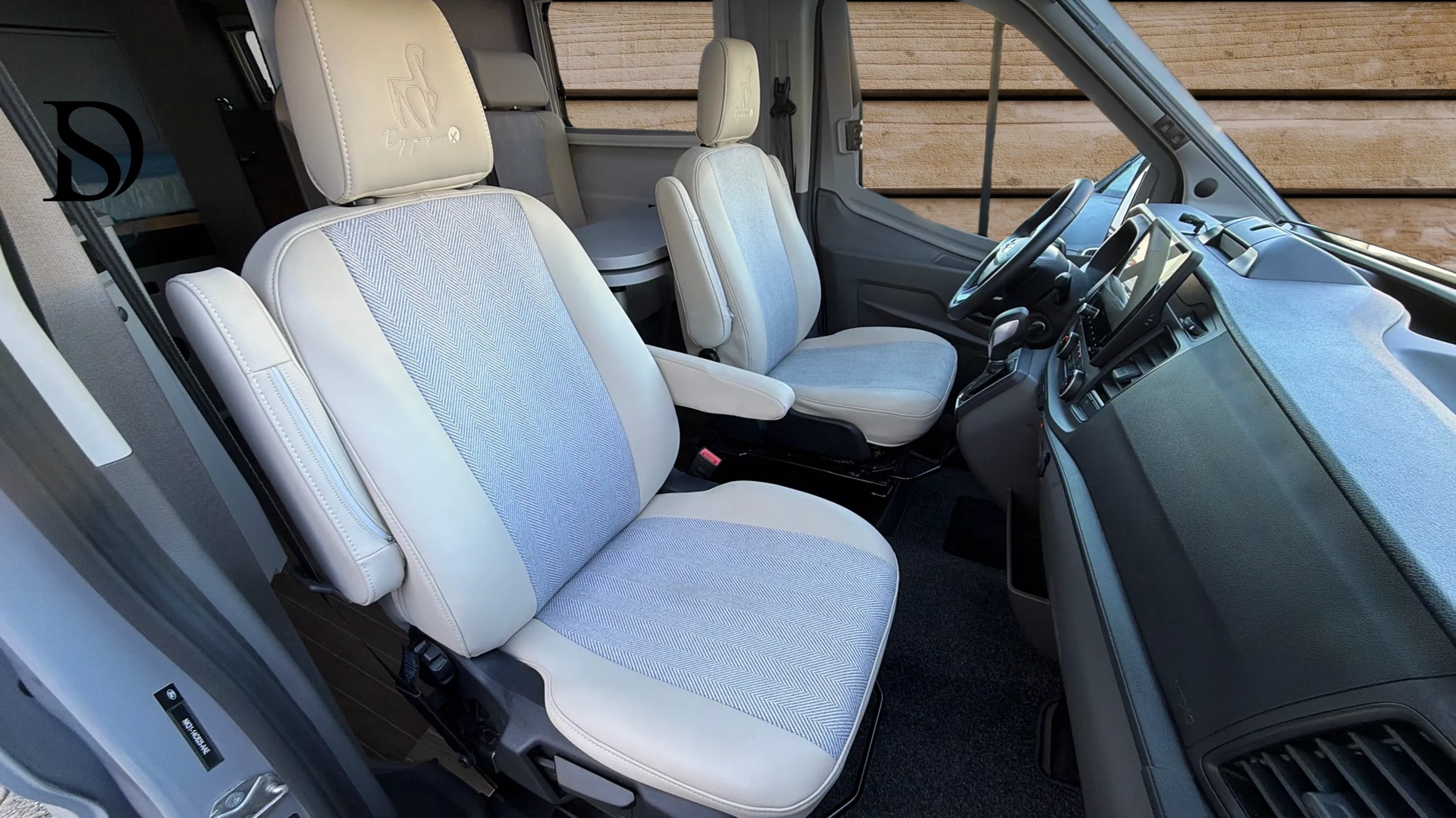 FORD ETRUSCO CF600DF / DIESEL 170 CV AUTOMATIQUE / PANNEAUX SOLAIRES / CROCHET D'ATTELAGE / JANTES SPECIALES 18''-image-9