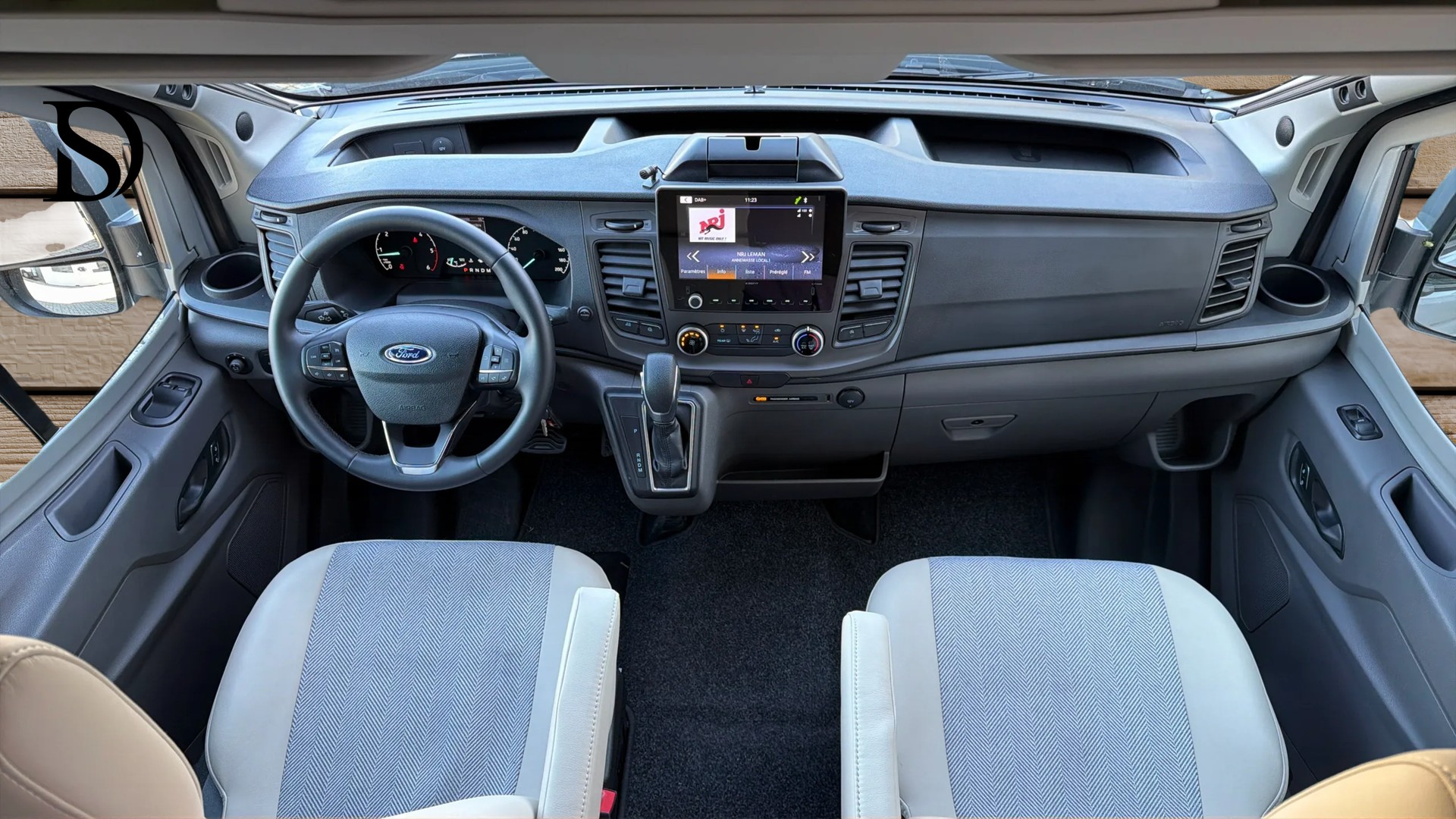 FORD ETRUSCO CF600DF / DIESEL 170 CV AUTOMATIQUE / PANNEAUX SOLAIRES / CROCHET D'ATTELAGE / JANTES SPECIALES 18''-image-10