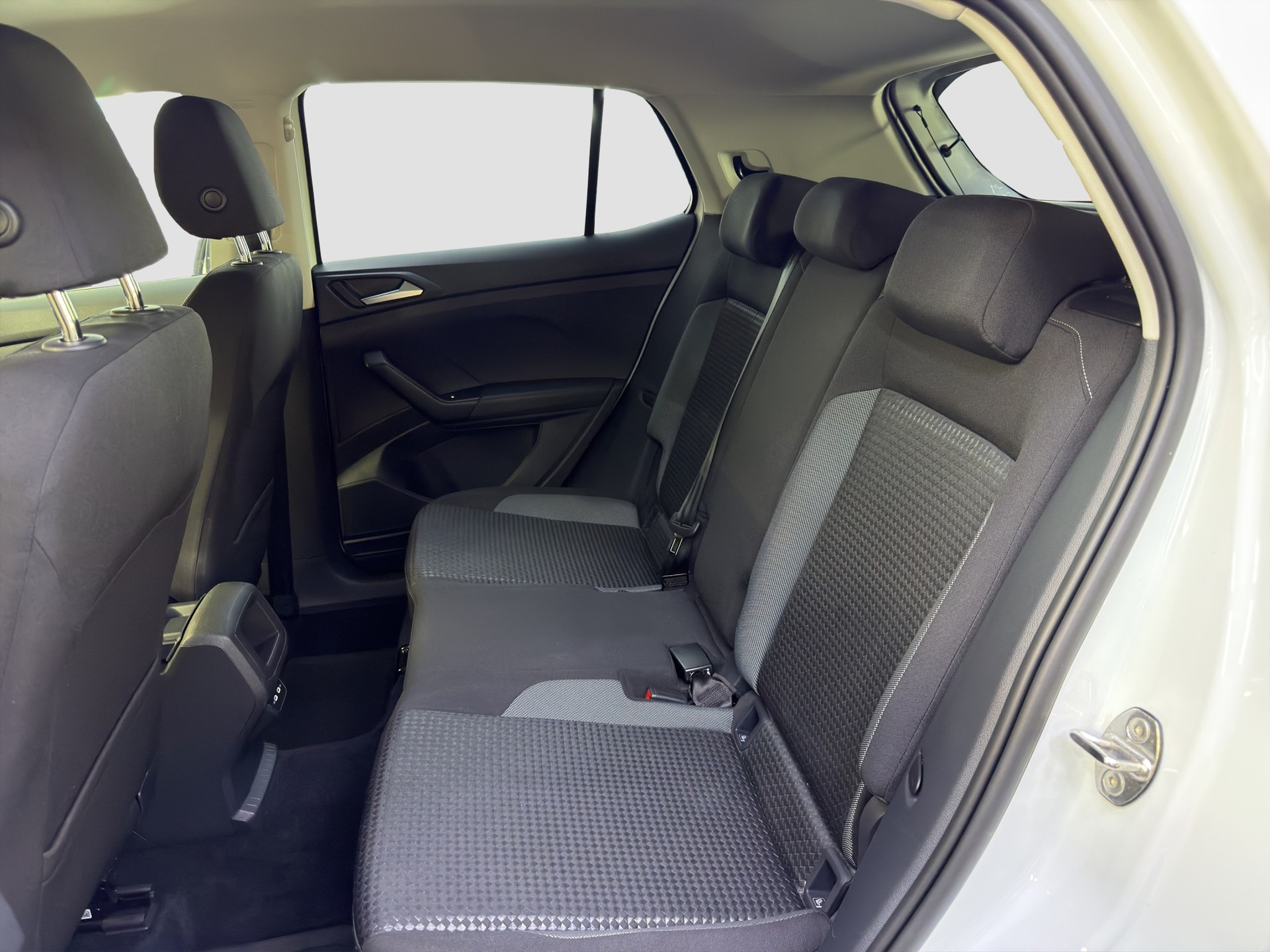 VW T-Cross 1.0 TSI Life DSG-image-12