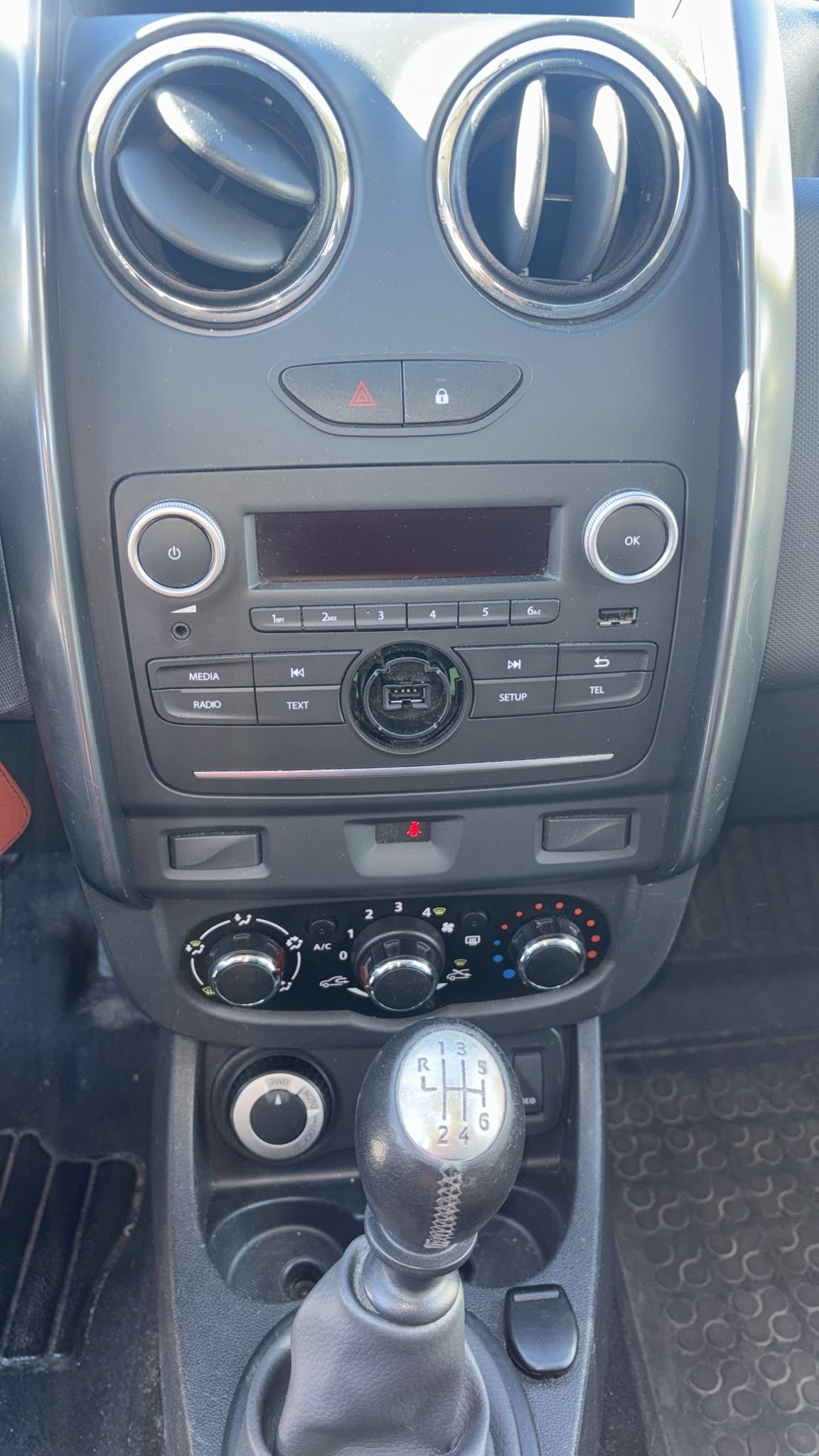 DACIA Duster 1.6 Ambiance 4x4-image-10
