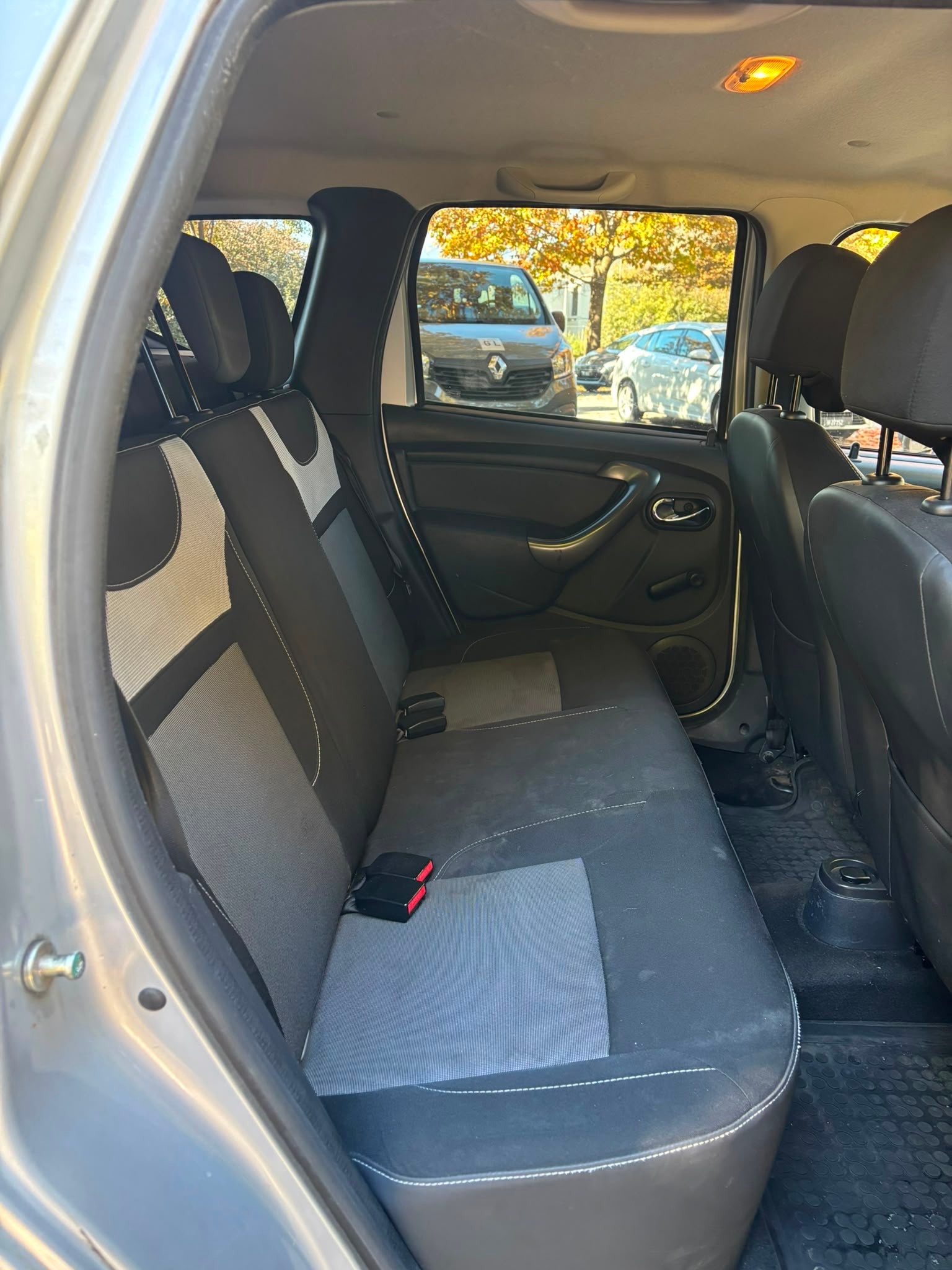 DACIA Duster 1.6 Ambiance 4x4-image-9