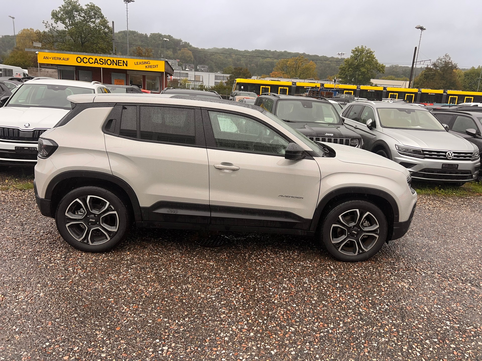 JEEP Avenger 54kWh Summit Sky-image-6