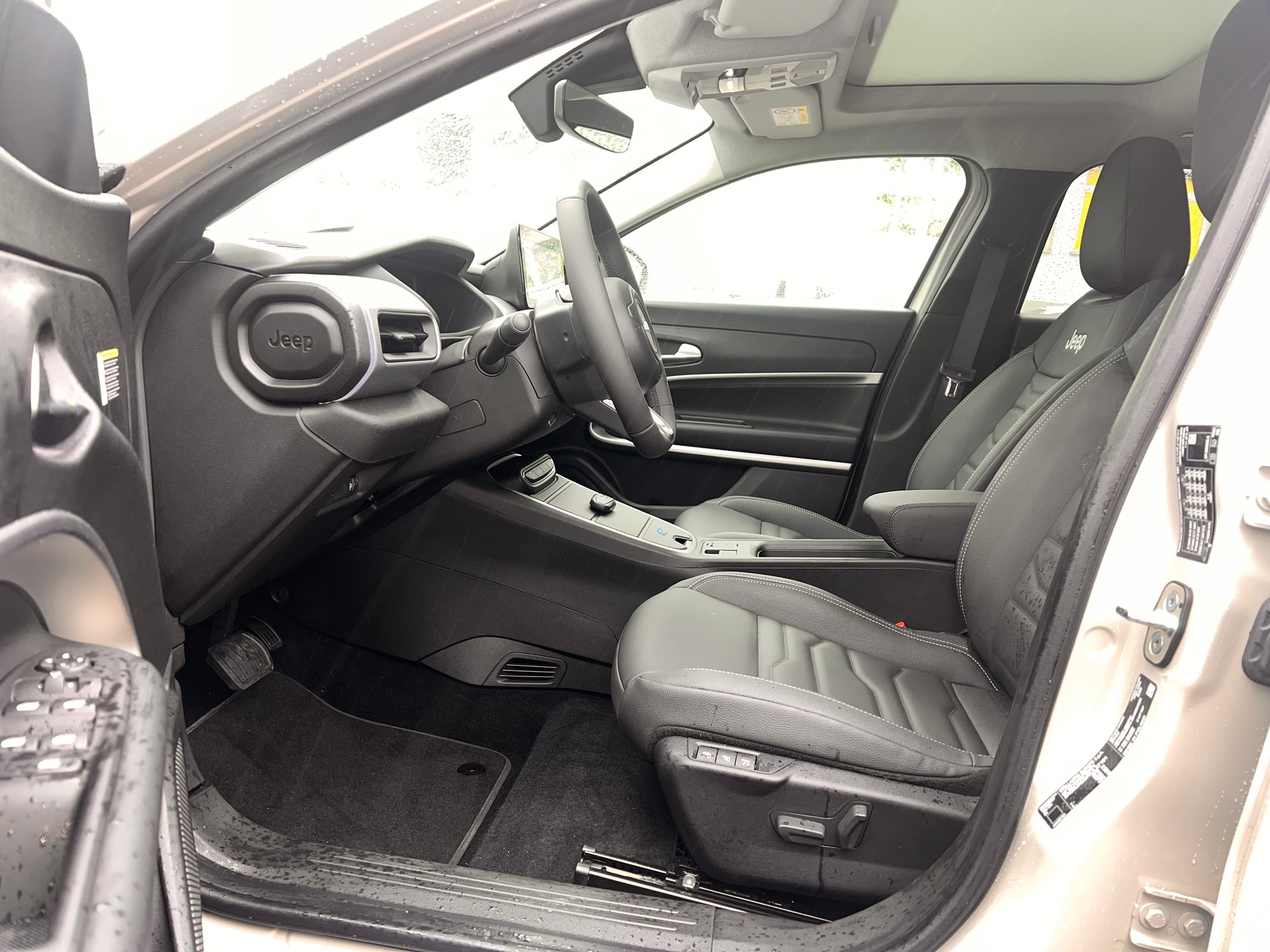 JEEP Avenger 54kWh Summit Sky-image-10