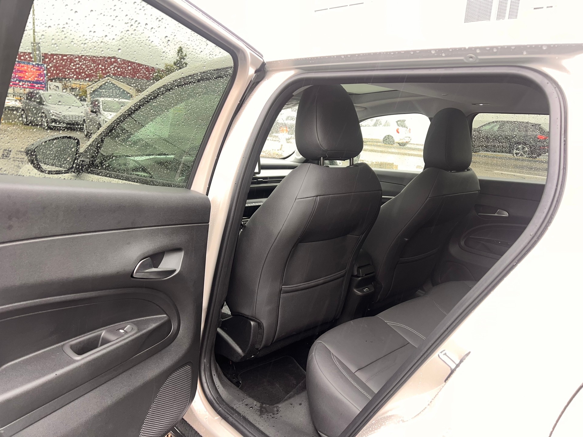 JEEP Avenger 54kWh Summit Sky-image-12