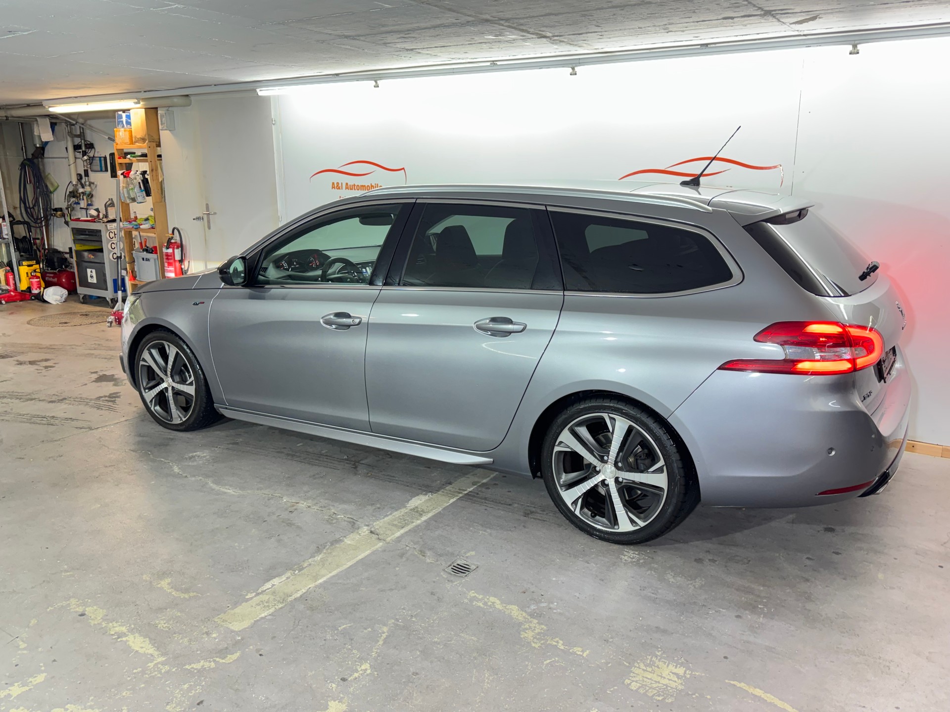 PEUGEOT 308 SW 2.0 BlueHDI GT Automatic-image-3
