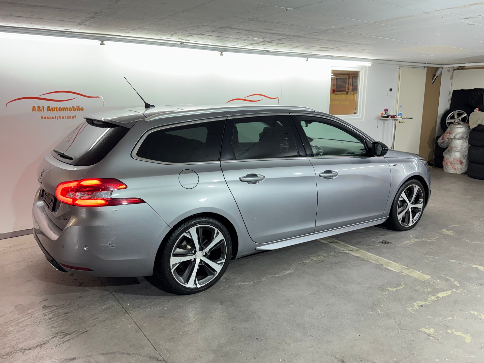 PEUGEOT 308 SW 2.0 BlueHDI GT Automatic-image-2