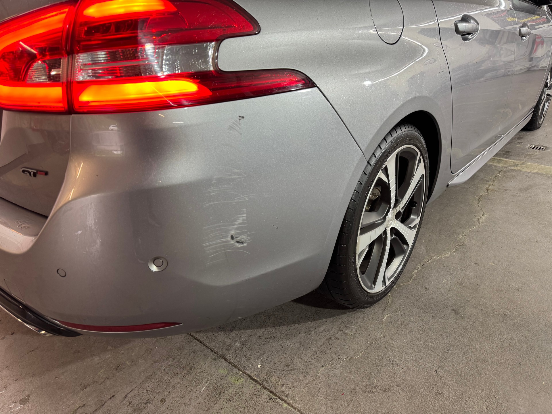 PEUGEOT 308 SW 2.0 BlueHDI GT Automatic-image-6