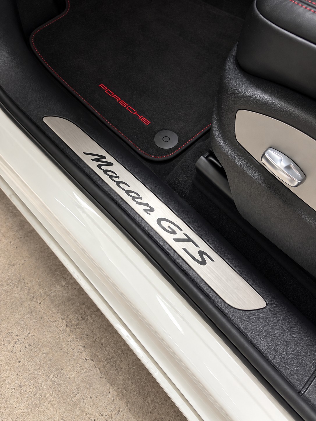 PORSCHE 3.0 V6 GTS-image-7