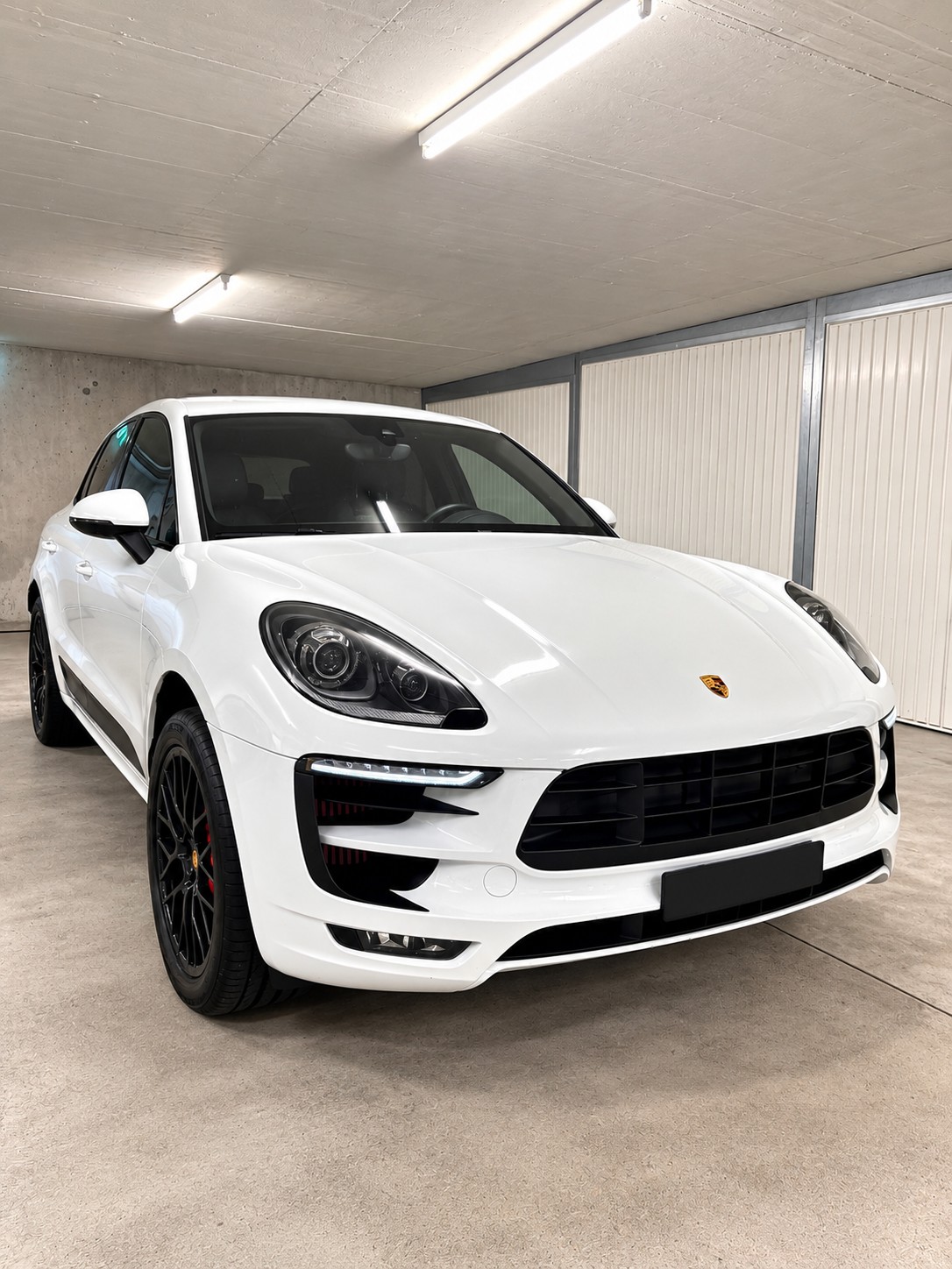 PORSCHE 3.0 V6 GTS-image-1
