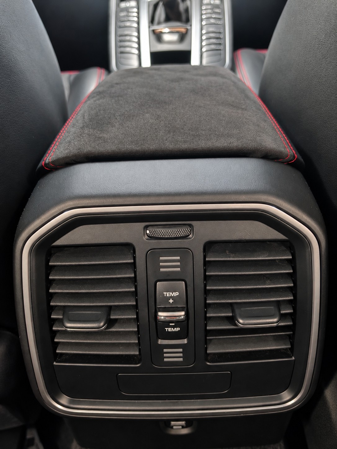 PORSCHE 3.0 V6 GTS-image-9