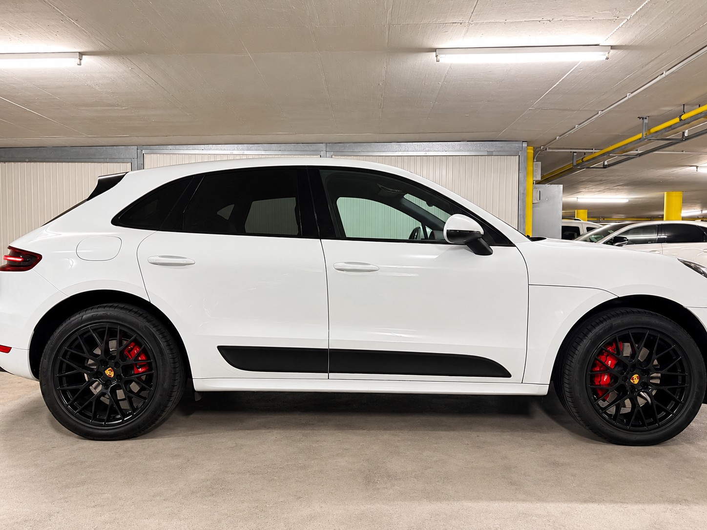 PORSCHE 3.0 V6 GTS-image-3