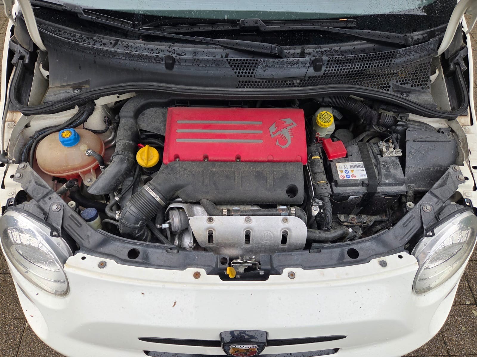 FIAT 500 1.4 16V Turbo Abarth-image-13