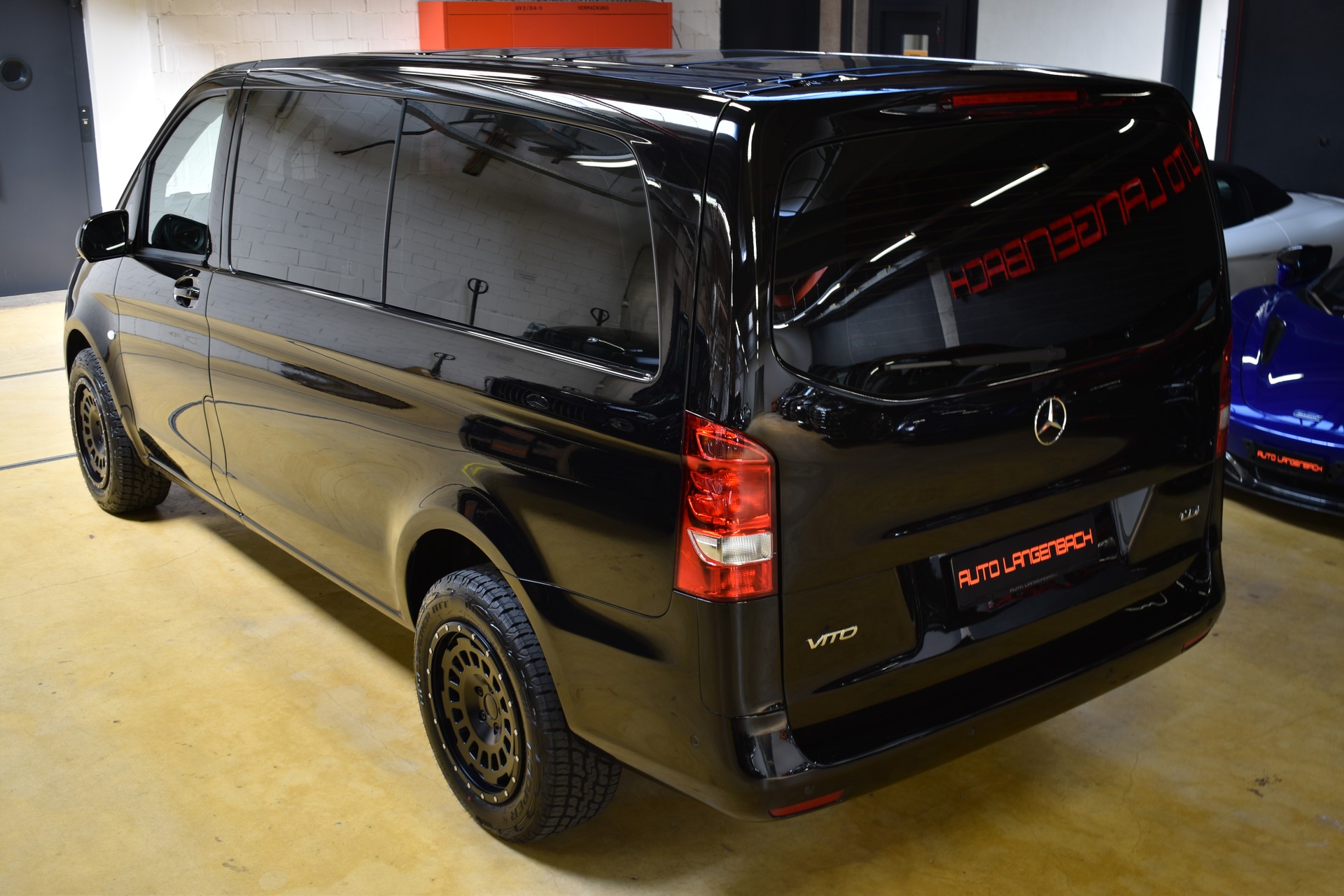 MERCEDES-BENZ Vito 114 BlueTEC L 7G-Tronic Euro 6 ***Nutzlast 950kg***Special_Adventure_Black_Edition***-showroom-element-3