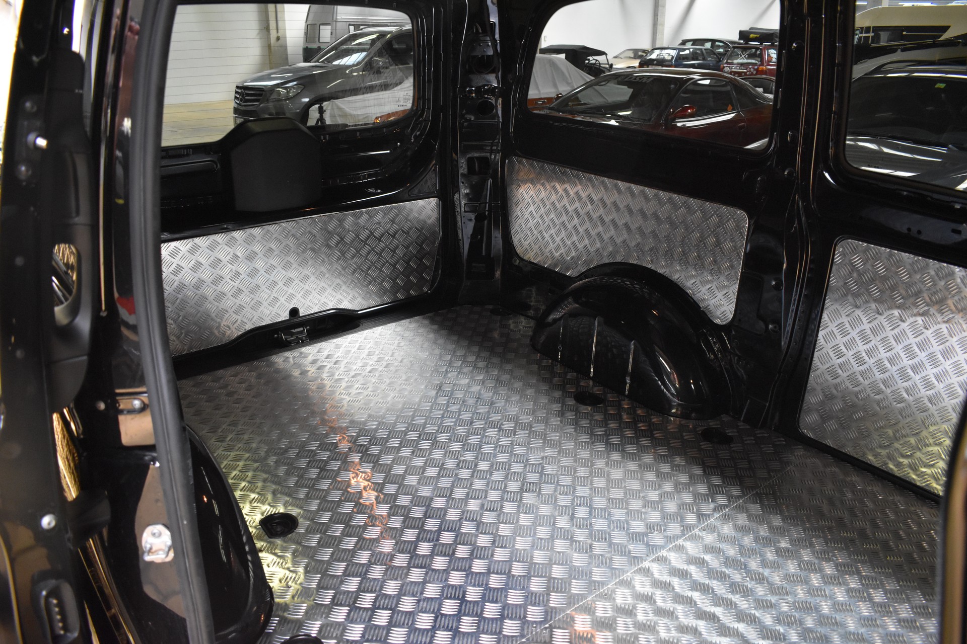 MERCEDES-BENZ Vito 114 BlueTEC L 7G-Tronic Euro 6 ***Nutzlast 950kg***Special_Adventure_Black_Edition***-image-21