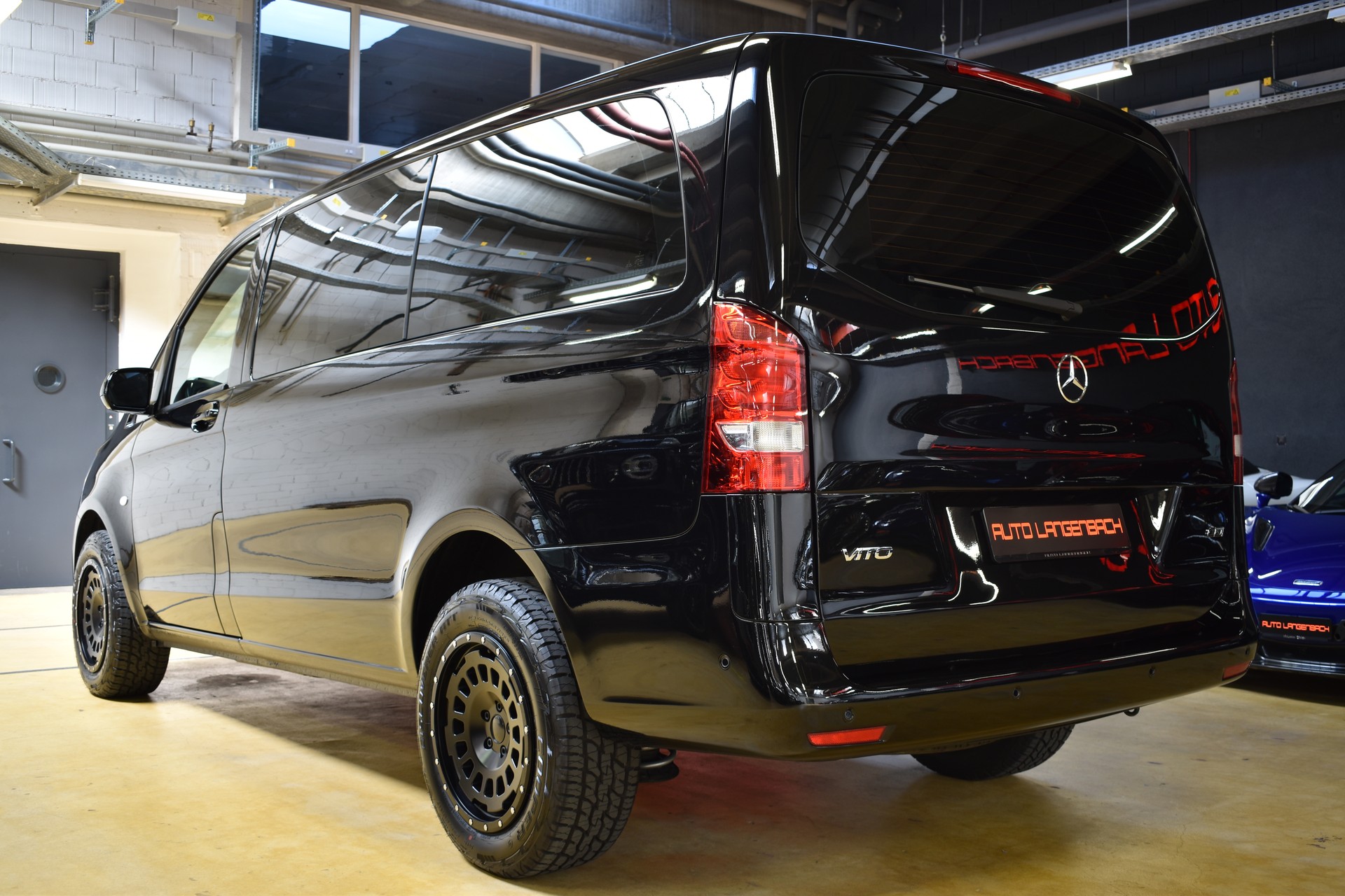 MERCEDES-BENZ Vito 114 BlueTEC L 7G-Tronic Euro 6 ***Nutzlast 950kg***Special_Adventure_Black_Edition***-showroom-element-2