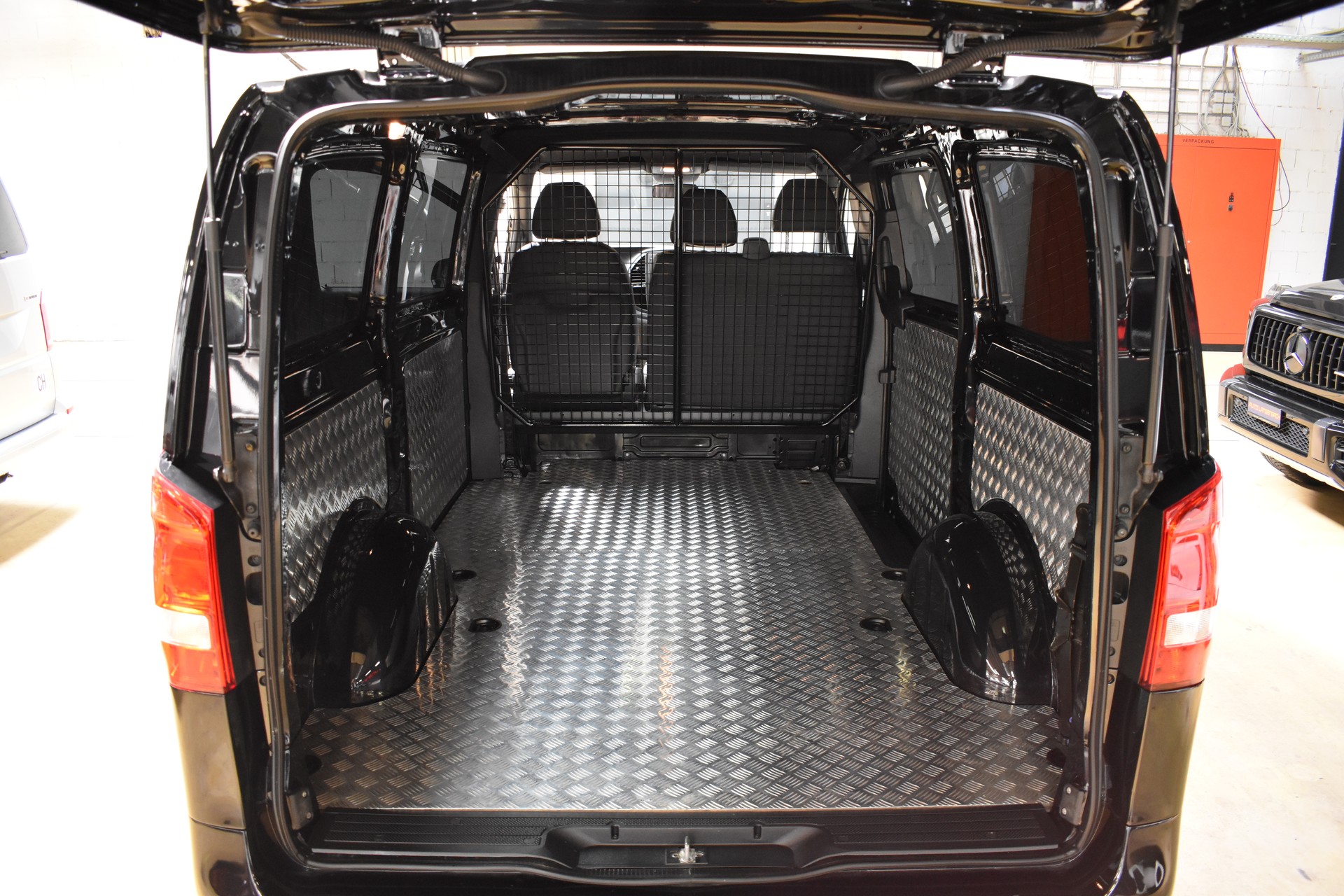 MERCEDES-BENZ Vito 114 BlueTEC L 7G-Tronic Euro 6 ***Nutzlast 950kg***Special_Adventure_Black_Edition***-image-17