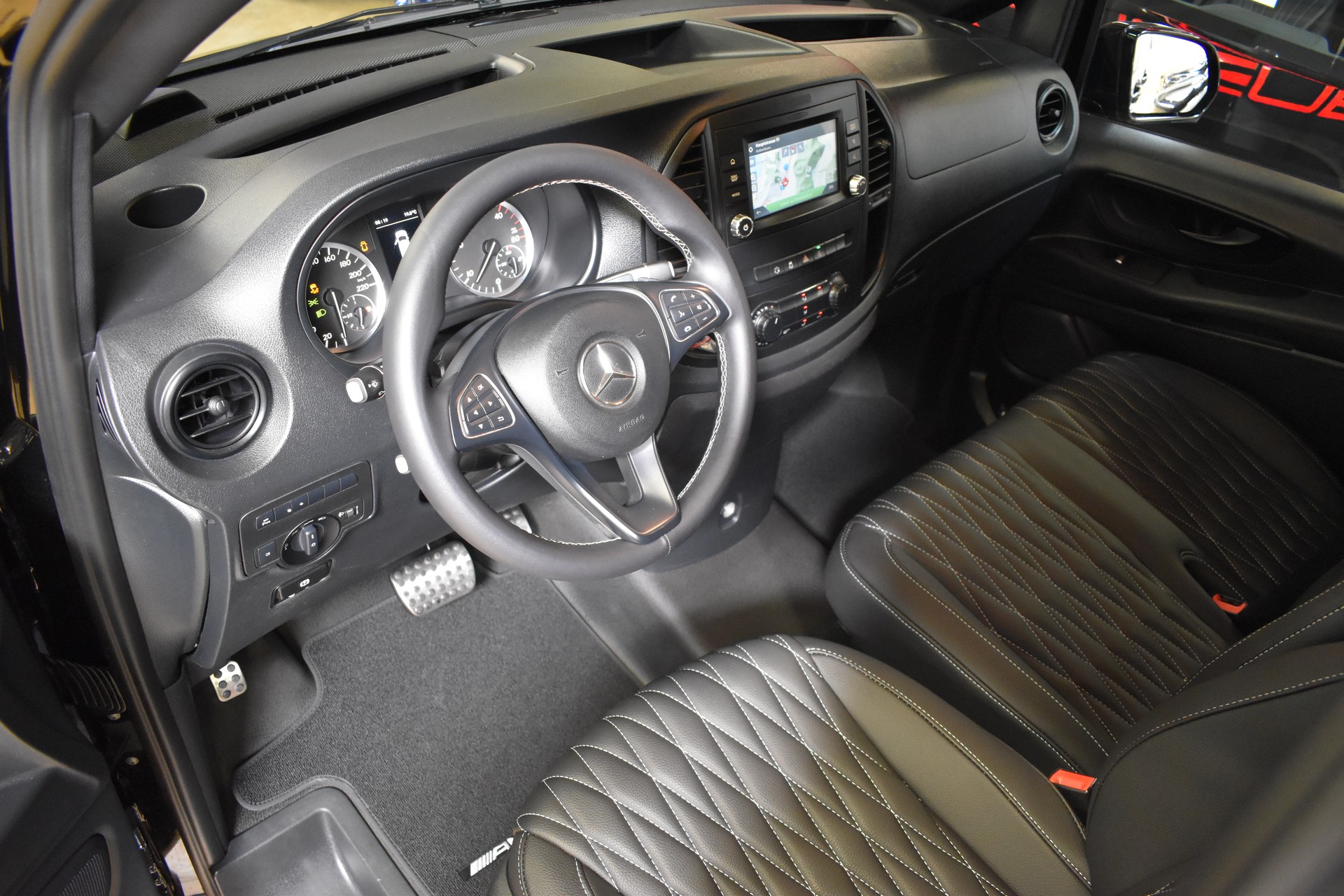 MERCEDES-BENZ Vito 114 BlueTEC L 7G-Tronic Euro 6 ***Nutzlast 950kg***Special_Adventure_Black_Edition***-image-14