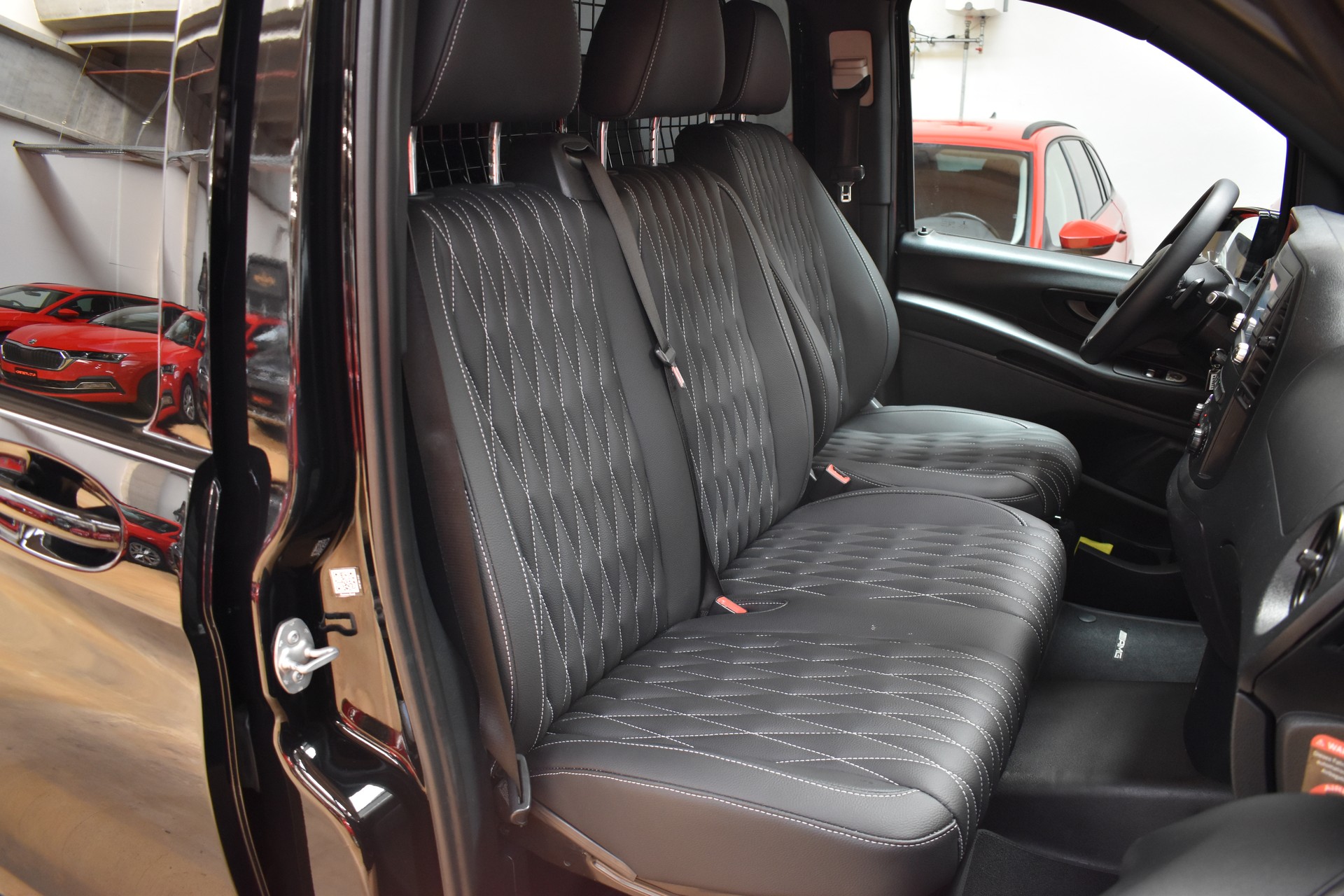 MERCEDES-BENZ Vito 114 BlueTEC L 7G-Tronic Euro 6 ***Nutzlast 950kg***Special_Adventure_Black_Edition***-image-15