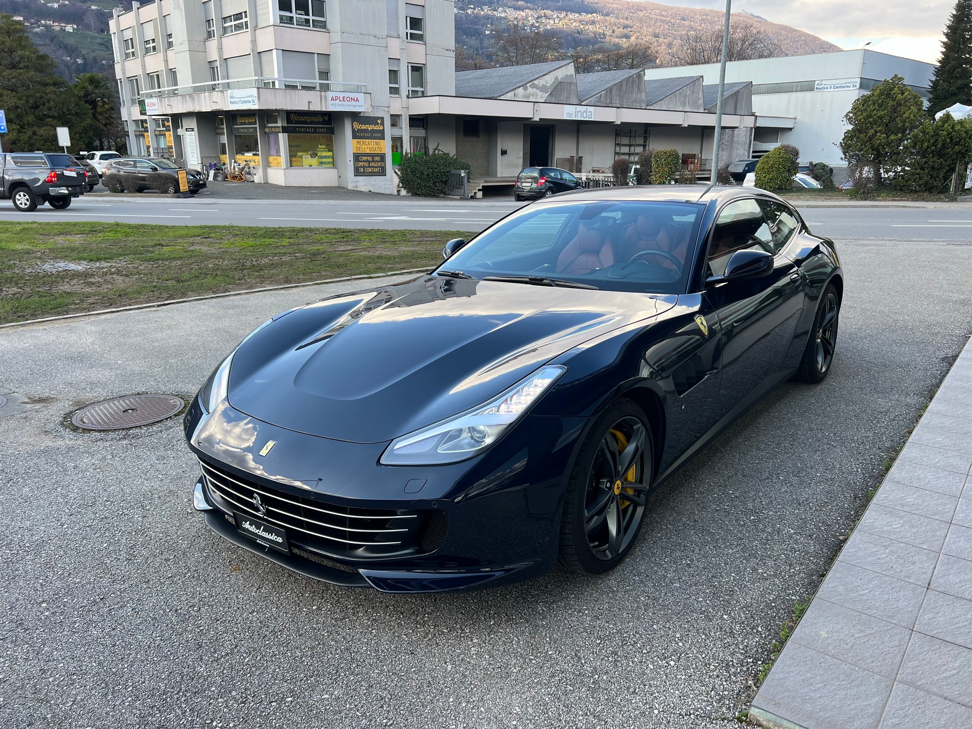 FERRARI GTC 4 Lusso-image-5