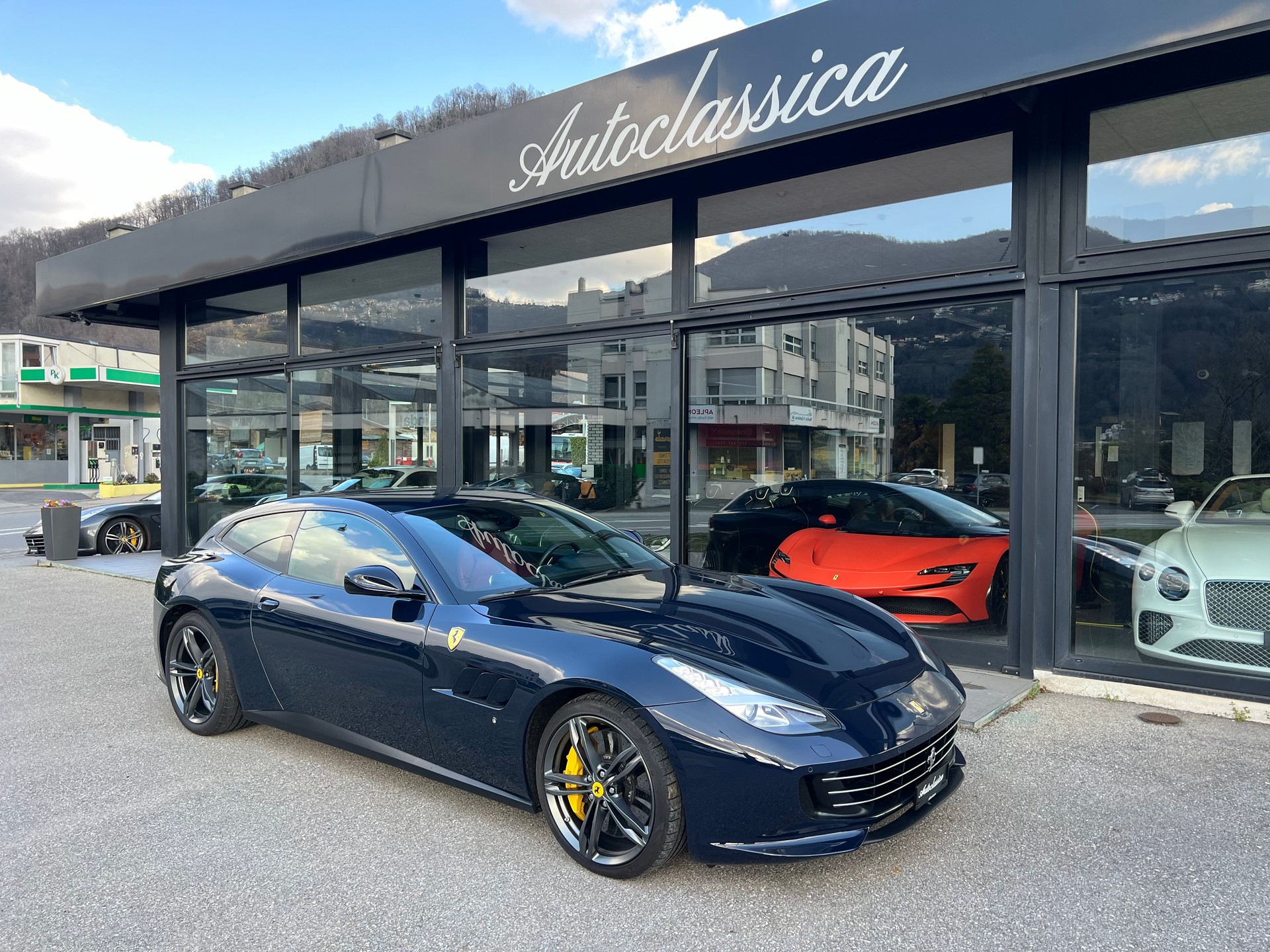 FERRARI GTC 4 Lusso-image-4