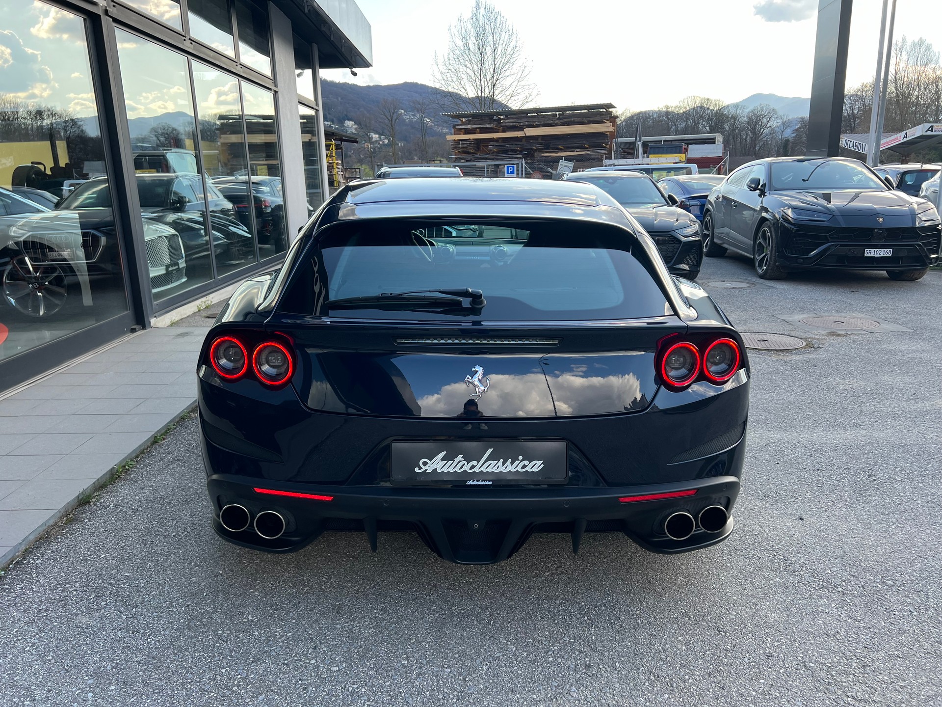 FERRARI GTC 4 Lusso-showroom-element-2