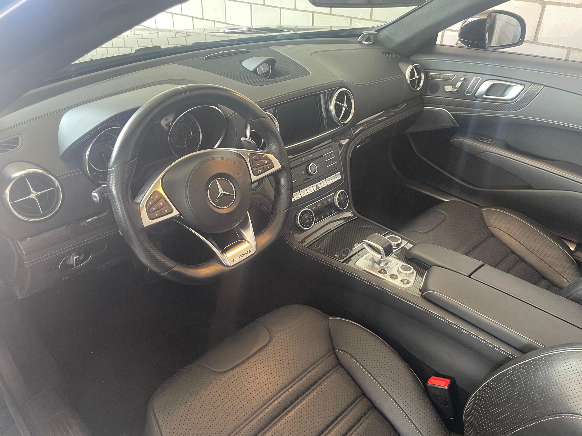 MERCEDES-BENZ SL 63 AMG Speedshift Traumausstattung-image-4