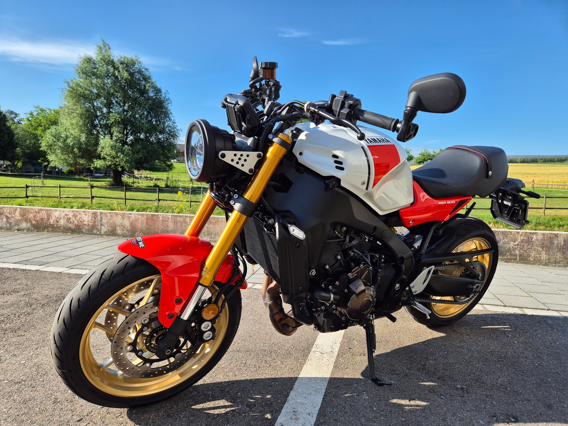 YAMAHA XSR 900