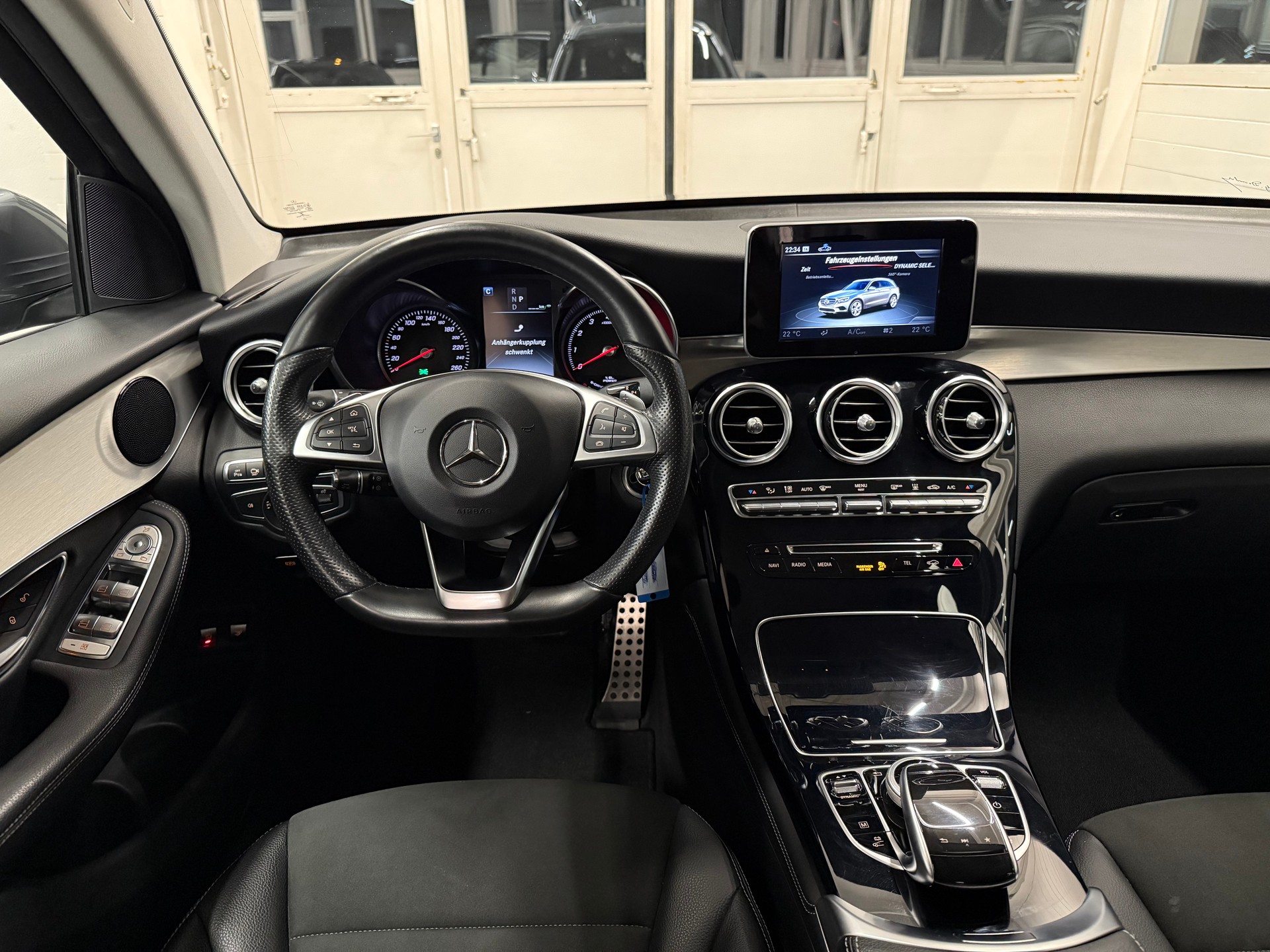 MERCEDES-BENZ GLC 350 e AMG Line 4Matic 7G-Tronic-image-6
