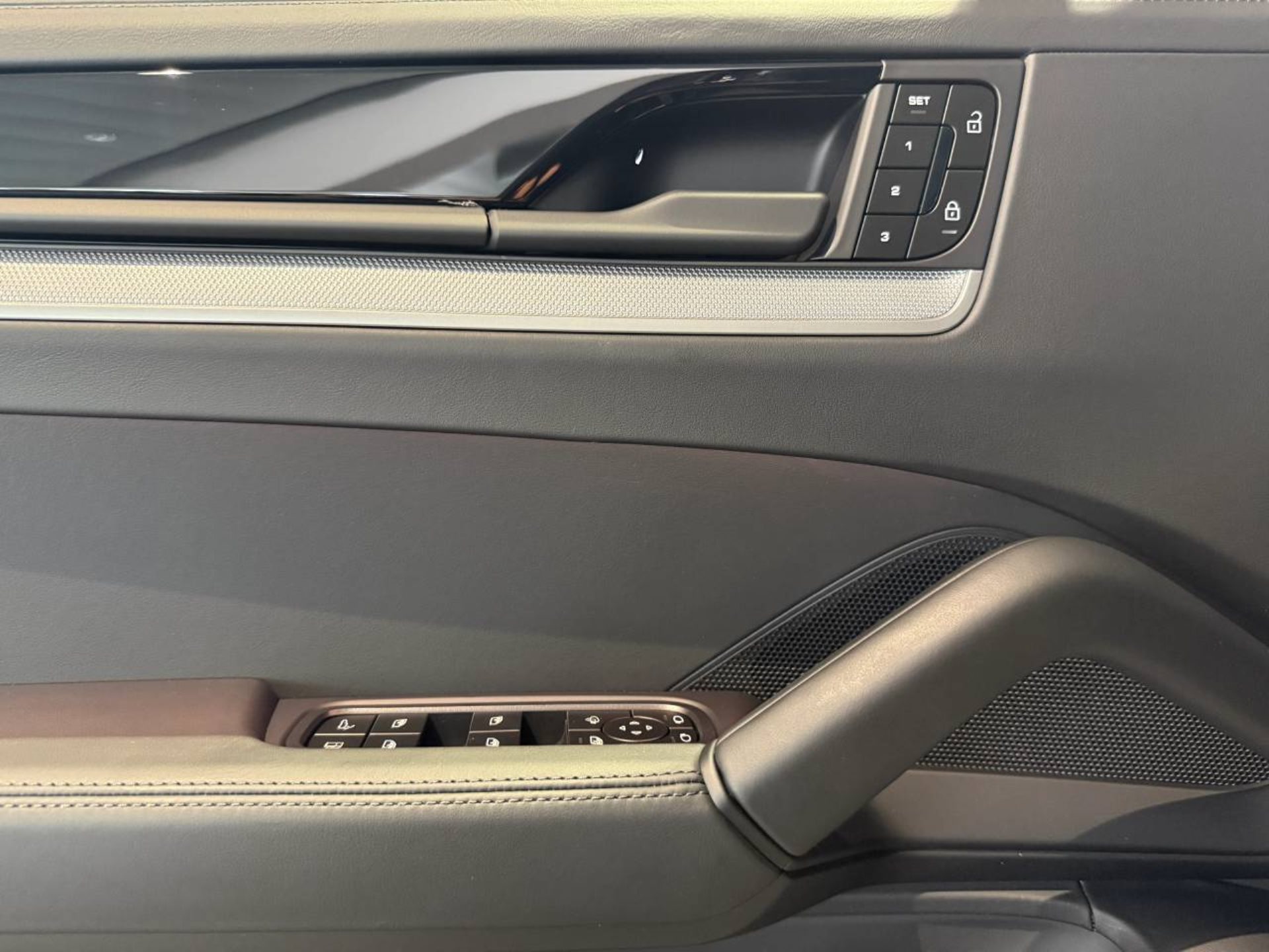 PORSCHE Cayenne E-Hybrid-image-24
