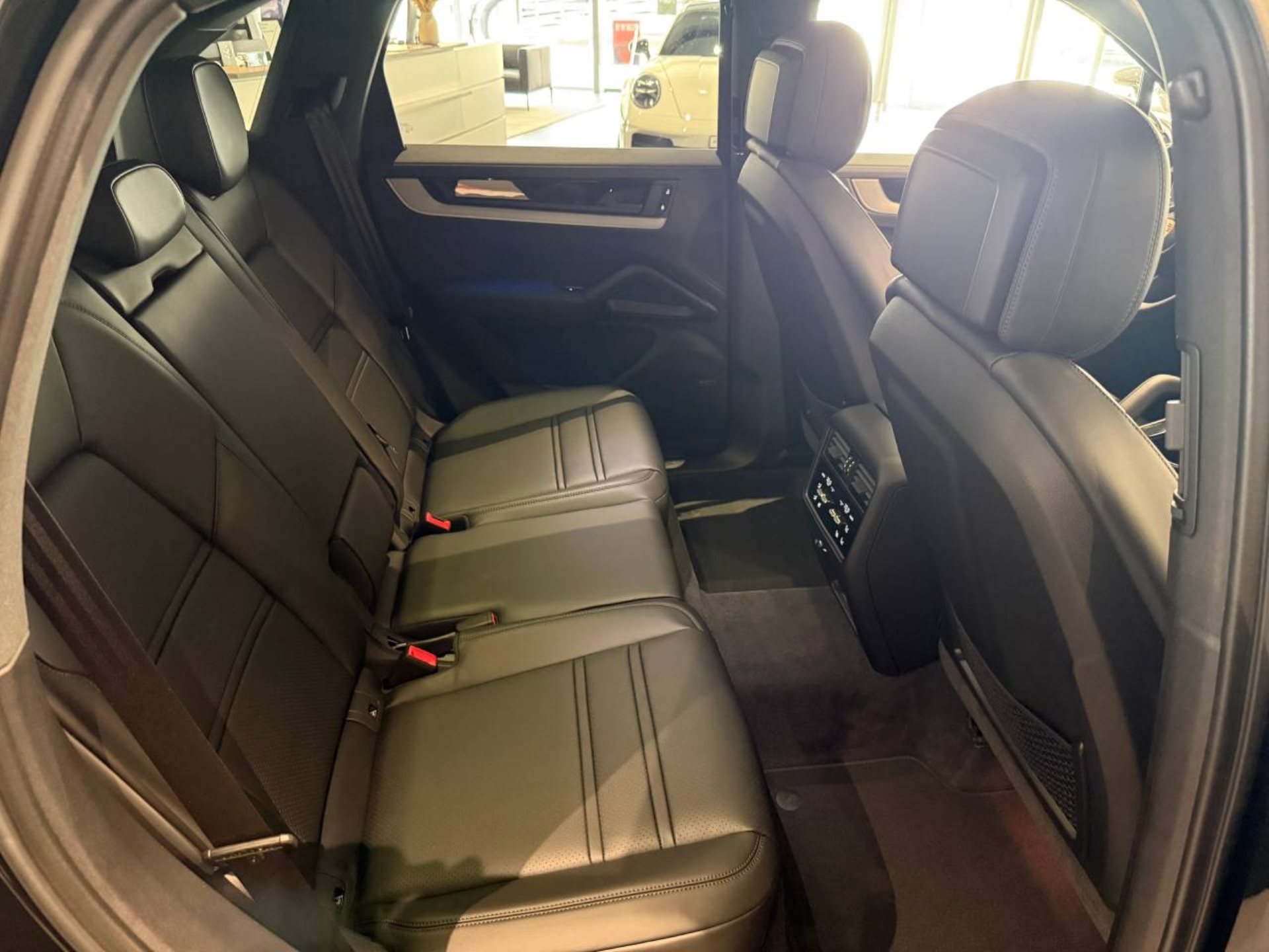 PORSCHE Cayenne E-Hybrid-image-17