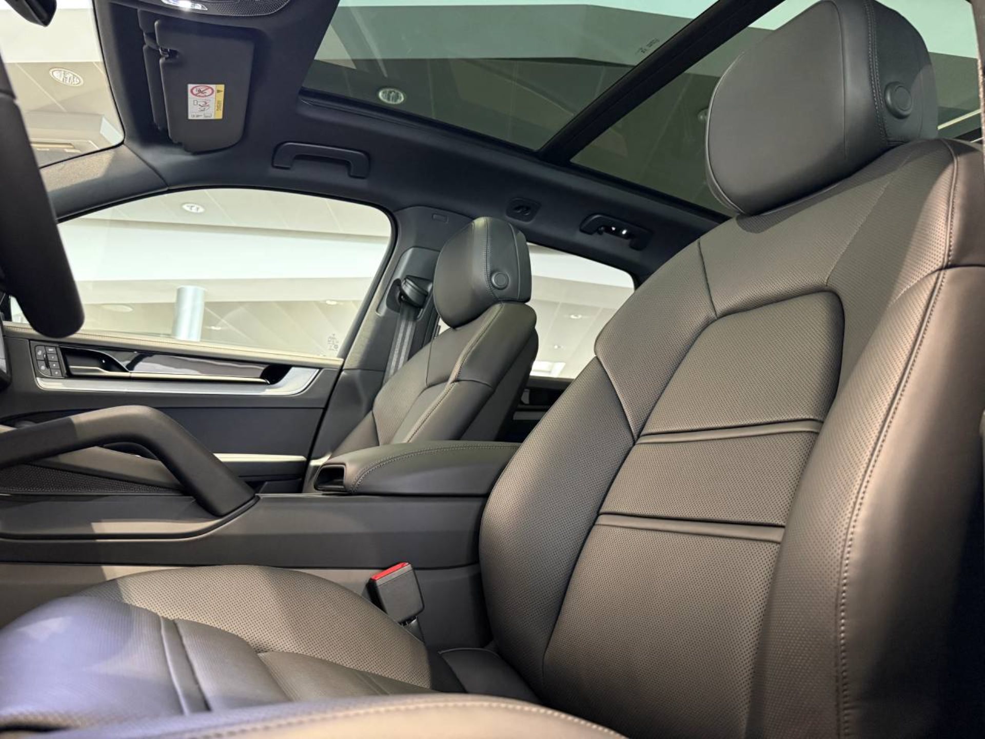 PORSCHE Cayenne E-Hybrid-image-4