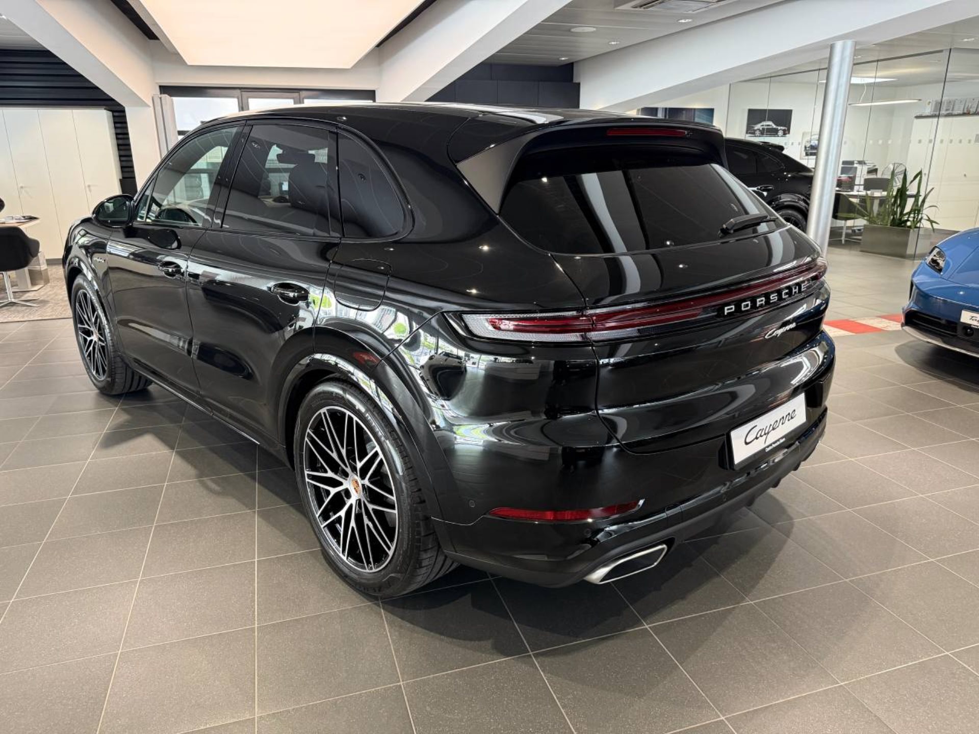 PORSCHE Cayenne E-Hybrid-image-2