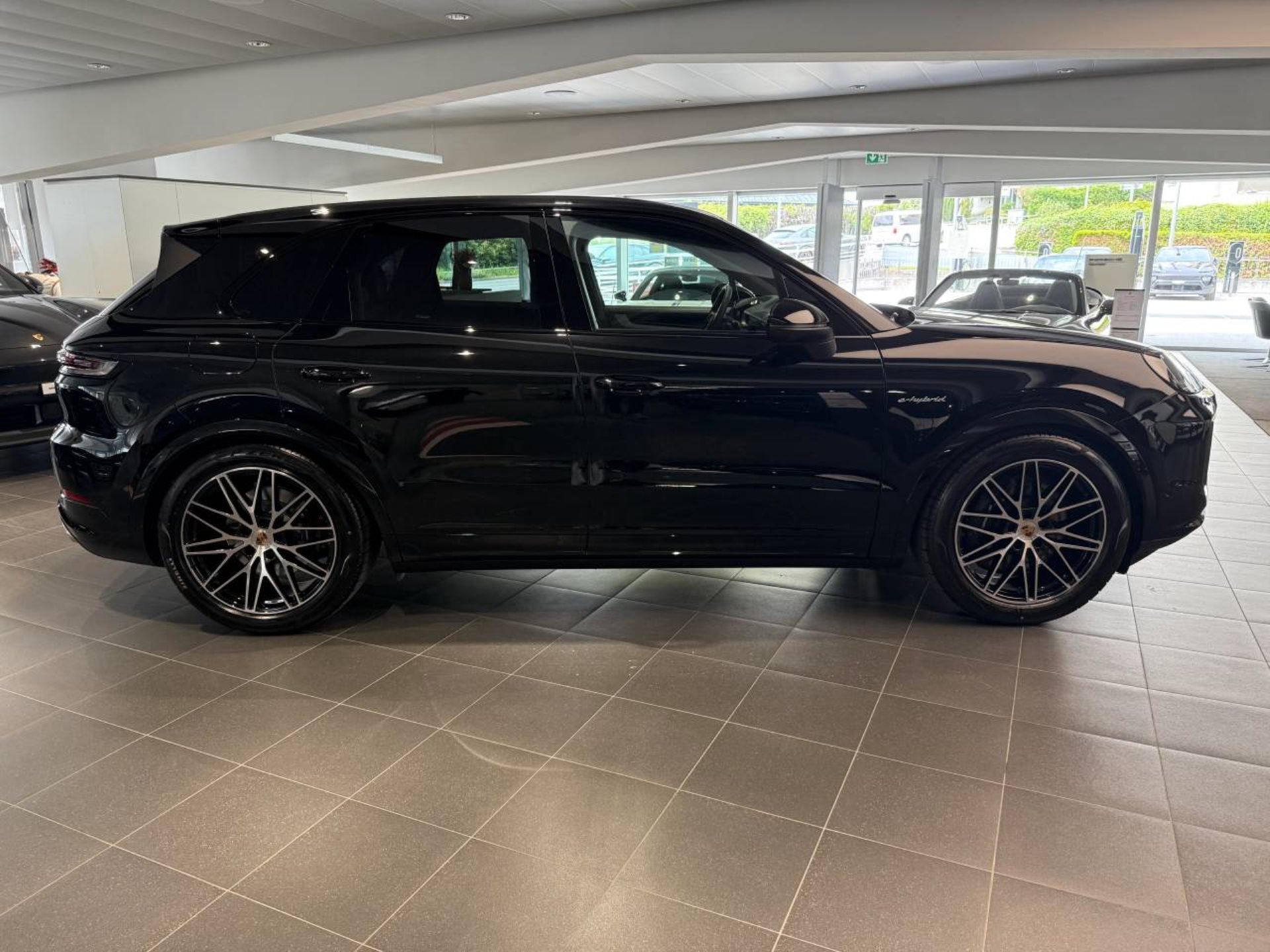 PORSCHE Cayenne E-Hybrid-image-7