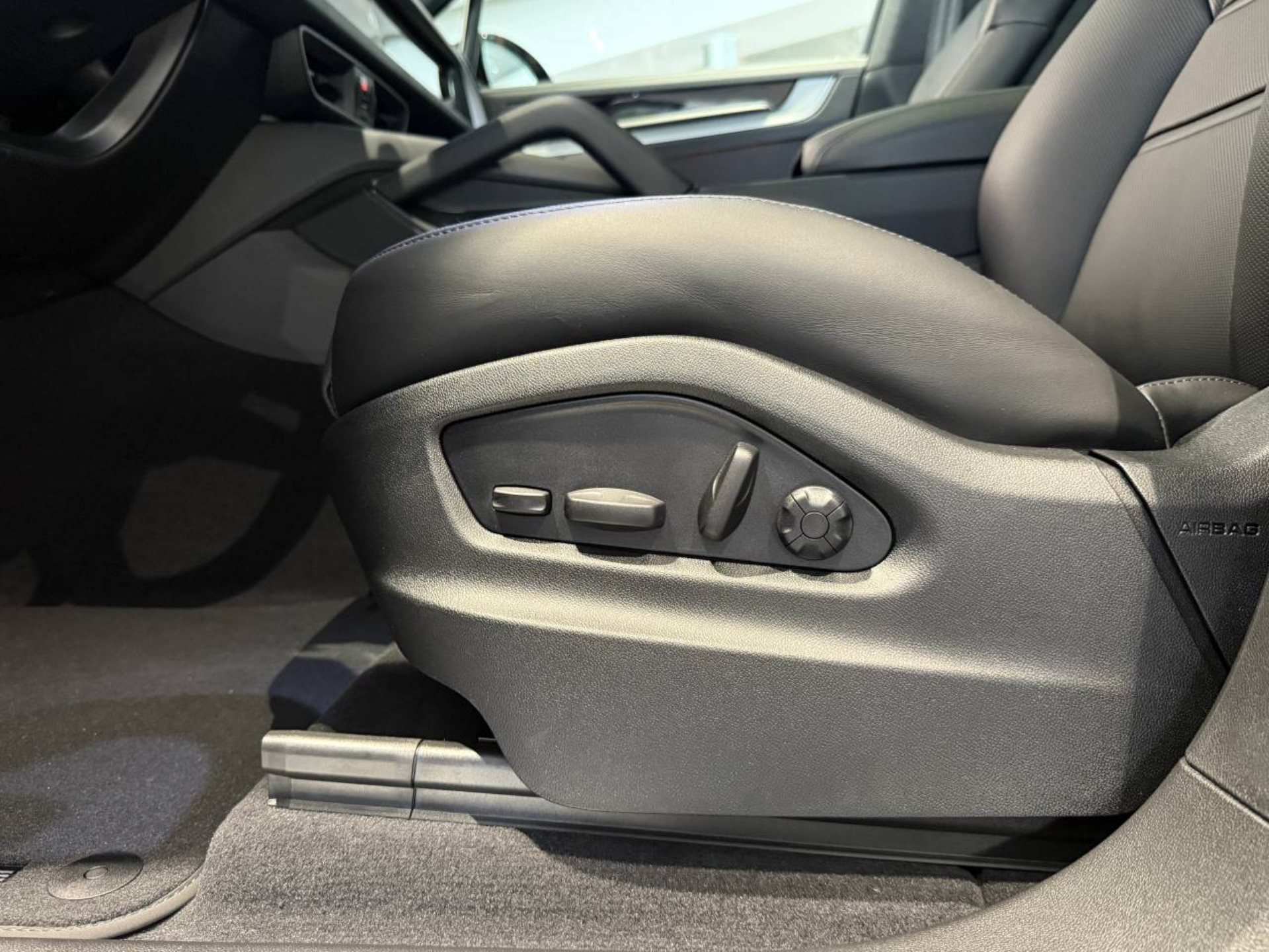PORSCHE Cayenne E-Hybrid-image-27