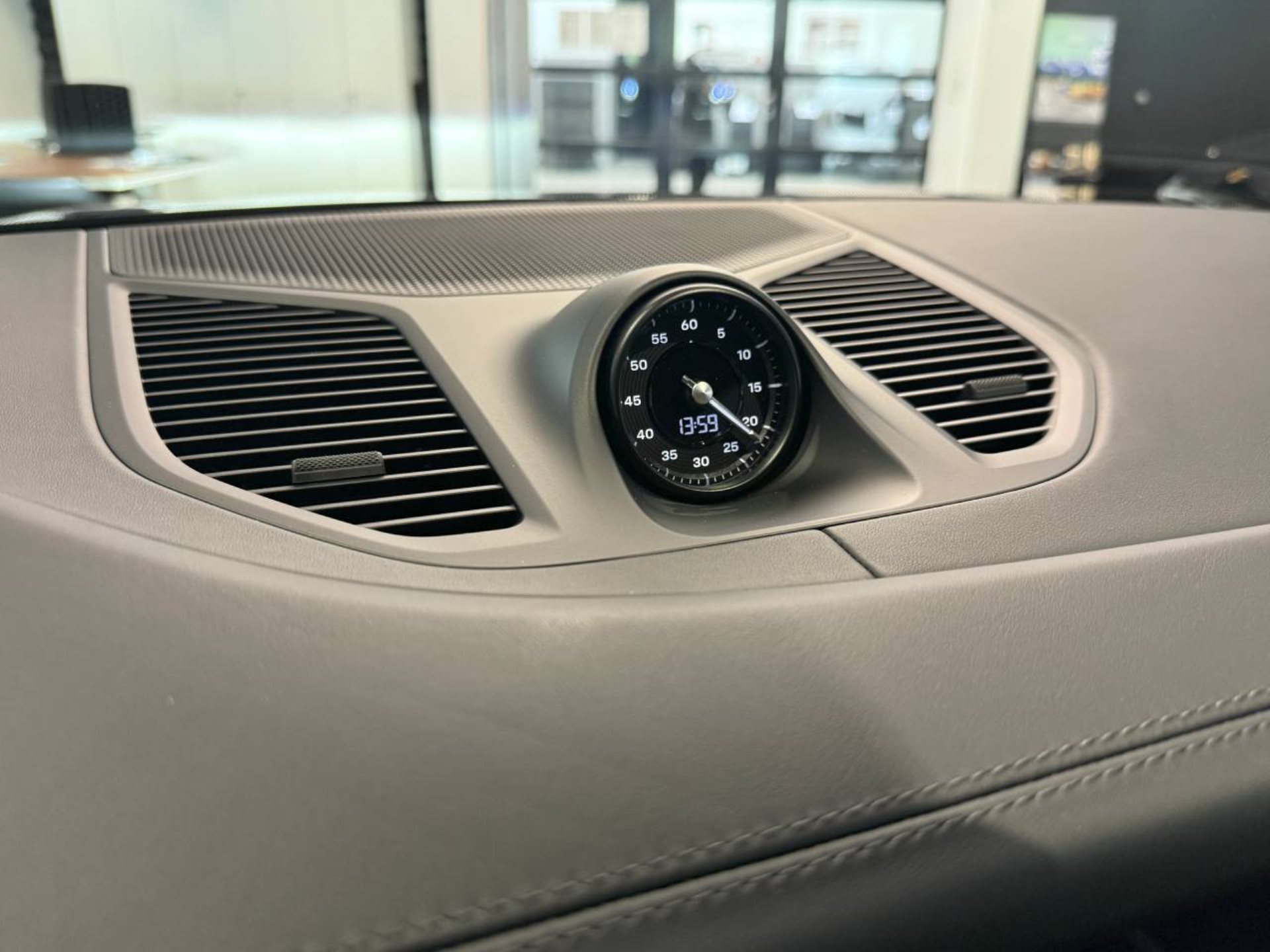 PORSCHE Cayenne E-Hybrid-image-28