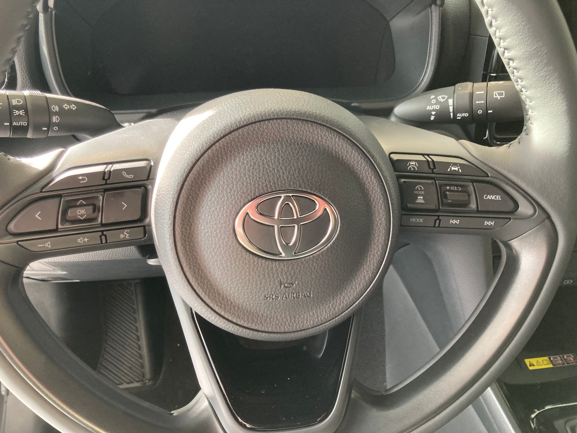 TOYOTA Yaris Cross 1.5 Premium AWDi e-CVT-image-10