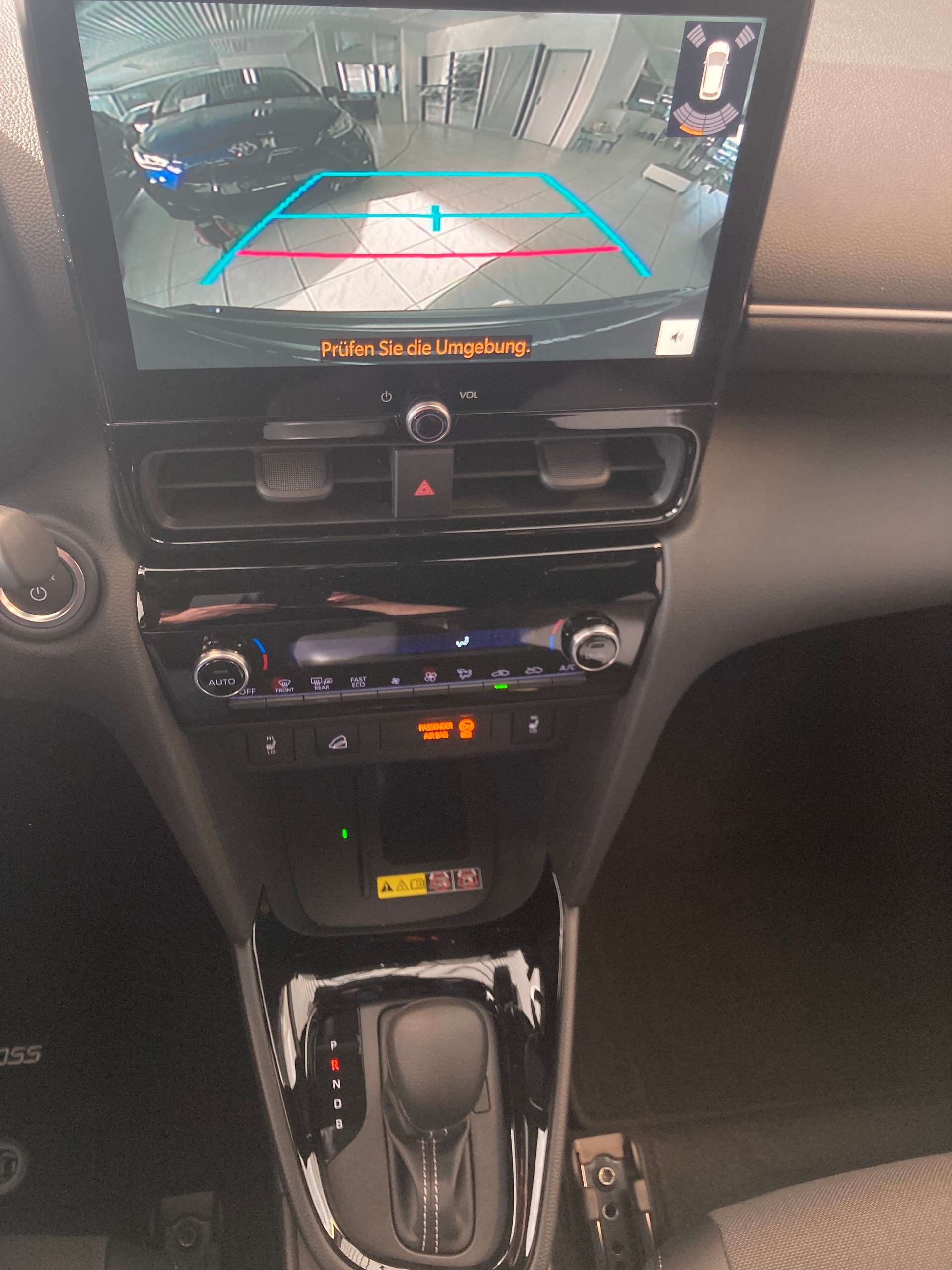 TOYOTA Yaris Cross 1.5 Premium AWDi e-CVT-image-4
