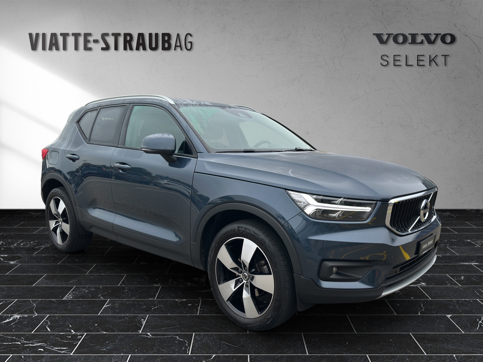 VOLVO XC40 1.5 T2 Momentum-image-1
