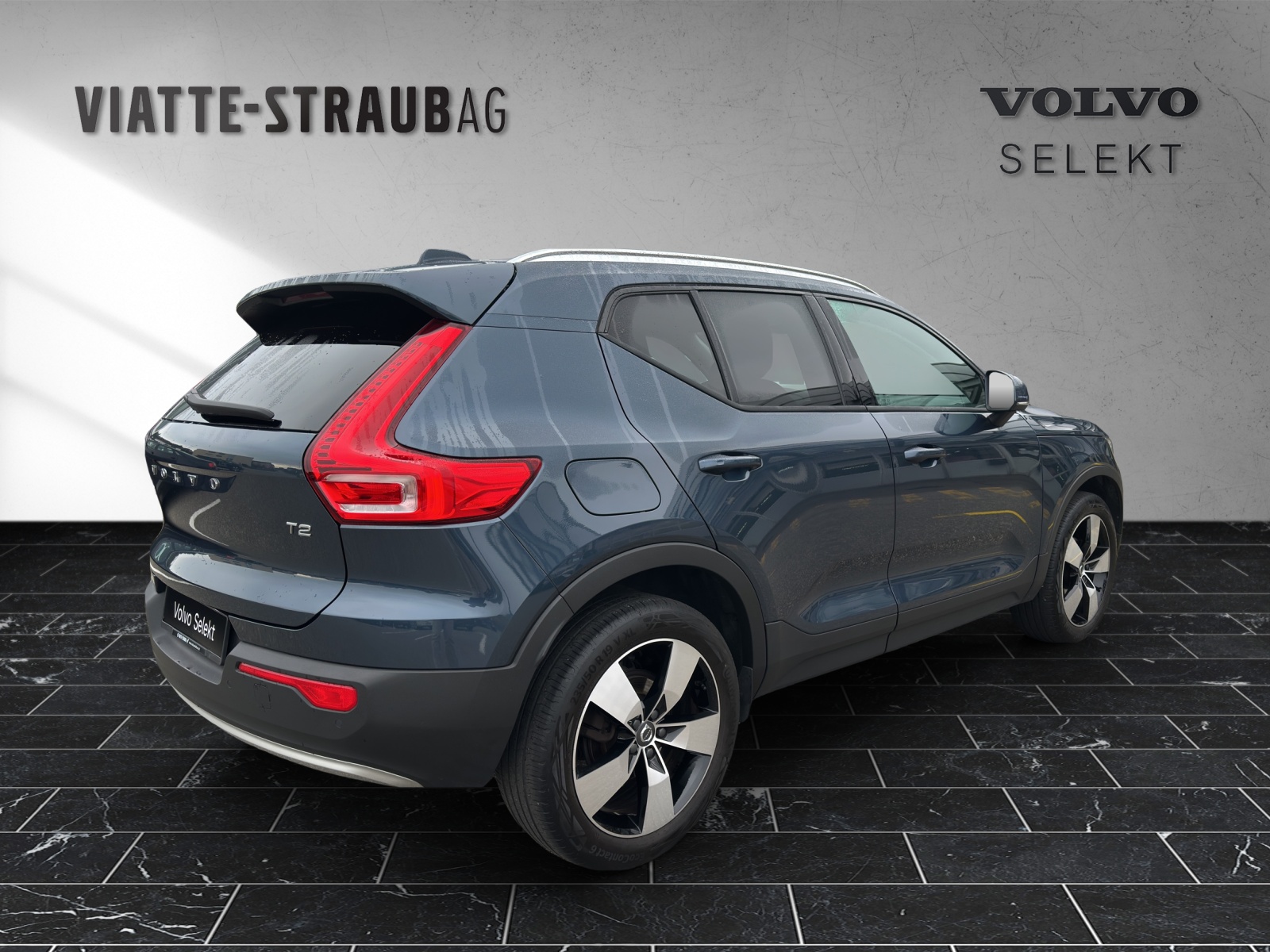 VOLVO XC40 1.5 T2 Momentum-image-2