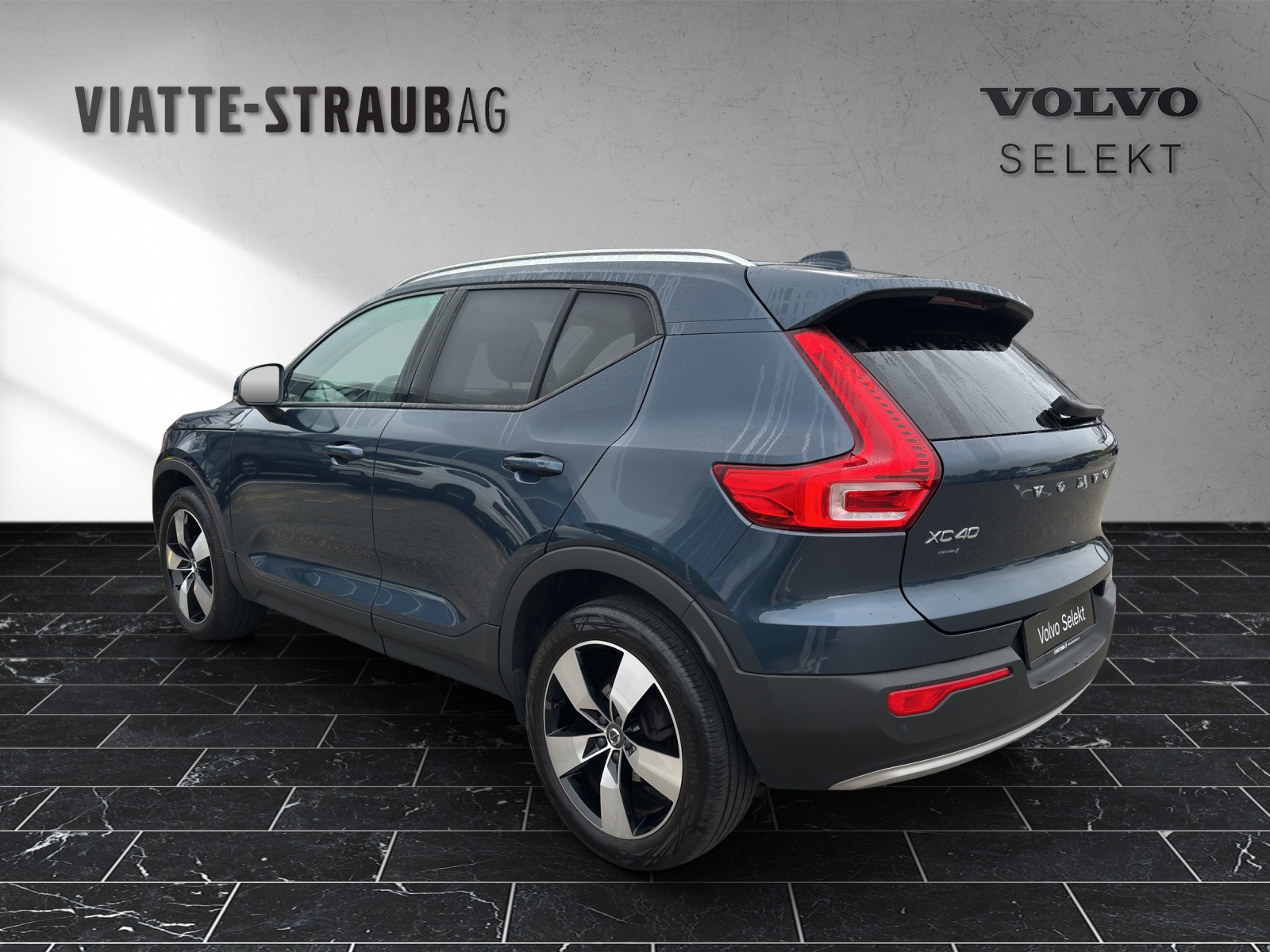 VOLVO XC40 1.5 T2 Momentum-image-3