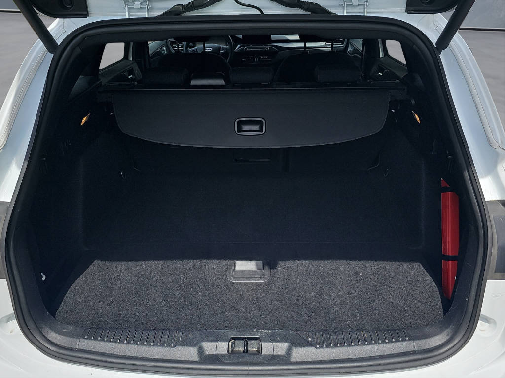 FORD Focus Station Wagon 2.0 EcoBlue 150 ST-Line-image-4