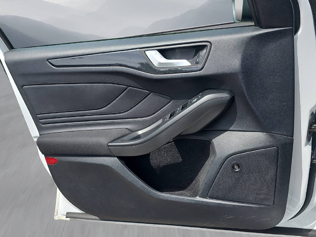 FORD Focus Station Wagon 2.0 EcoBlue 150 ST-Line-image-9